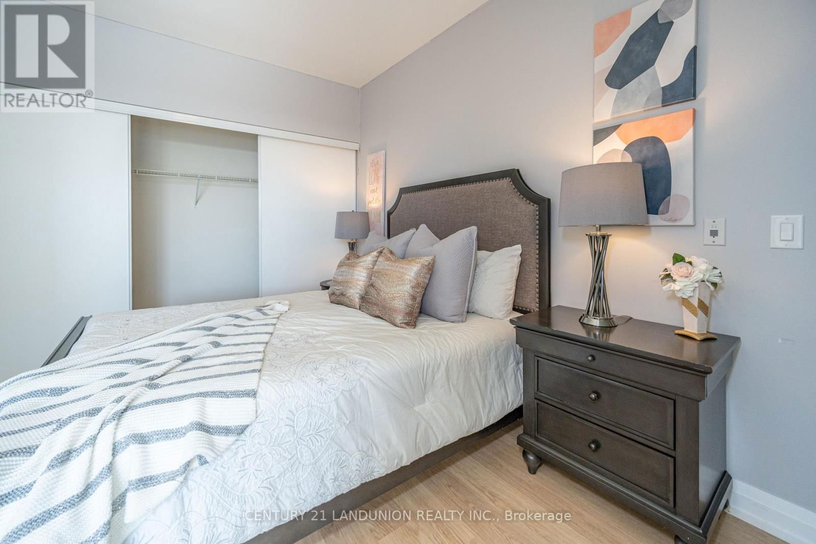 909 - 2 ANNDALE DRIVE Image 20