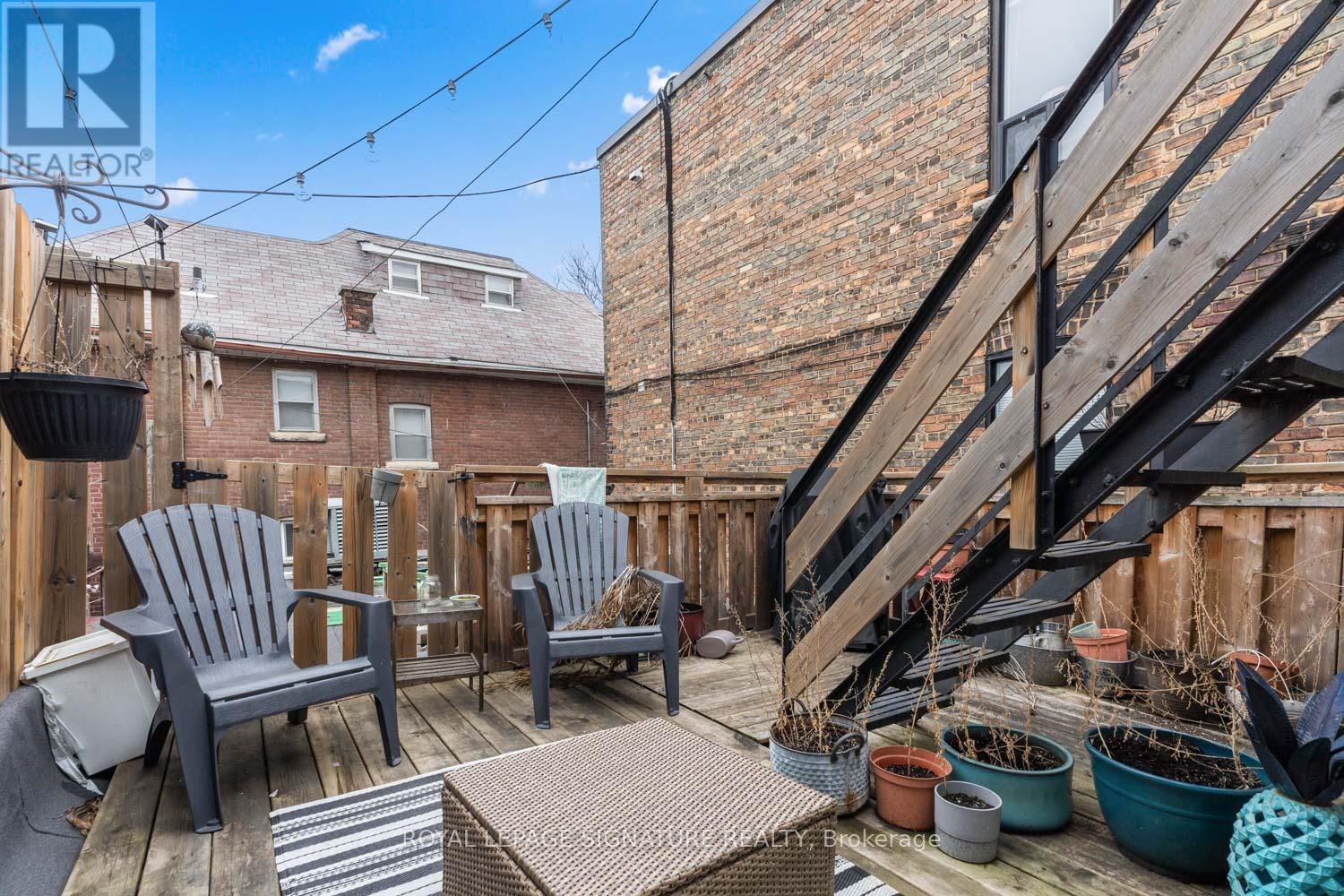 682 COLLEGE STREET Image 13