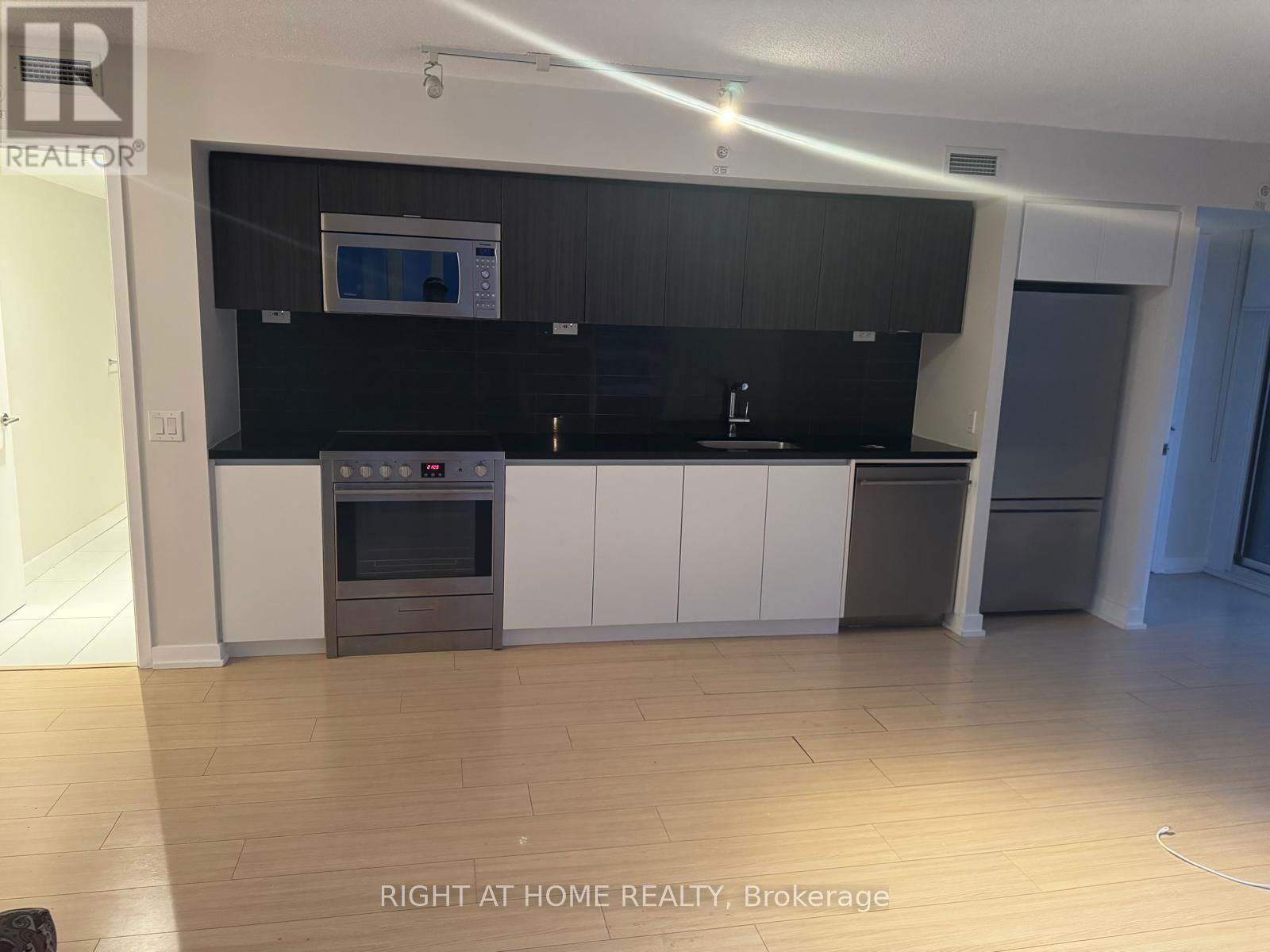 606 - 85 QUEENS WHARF ROAD Image 10