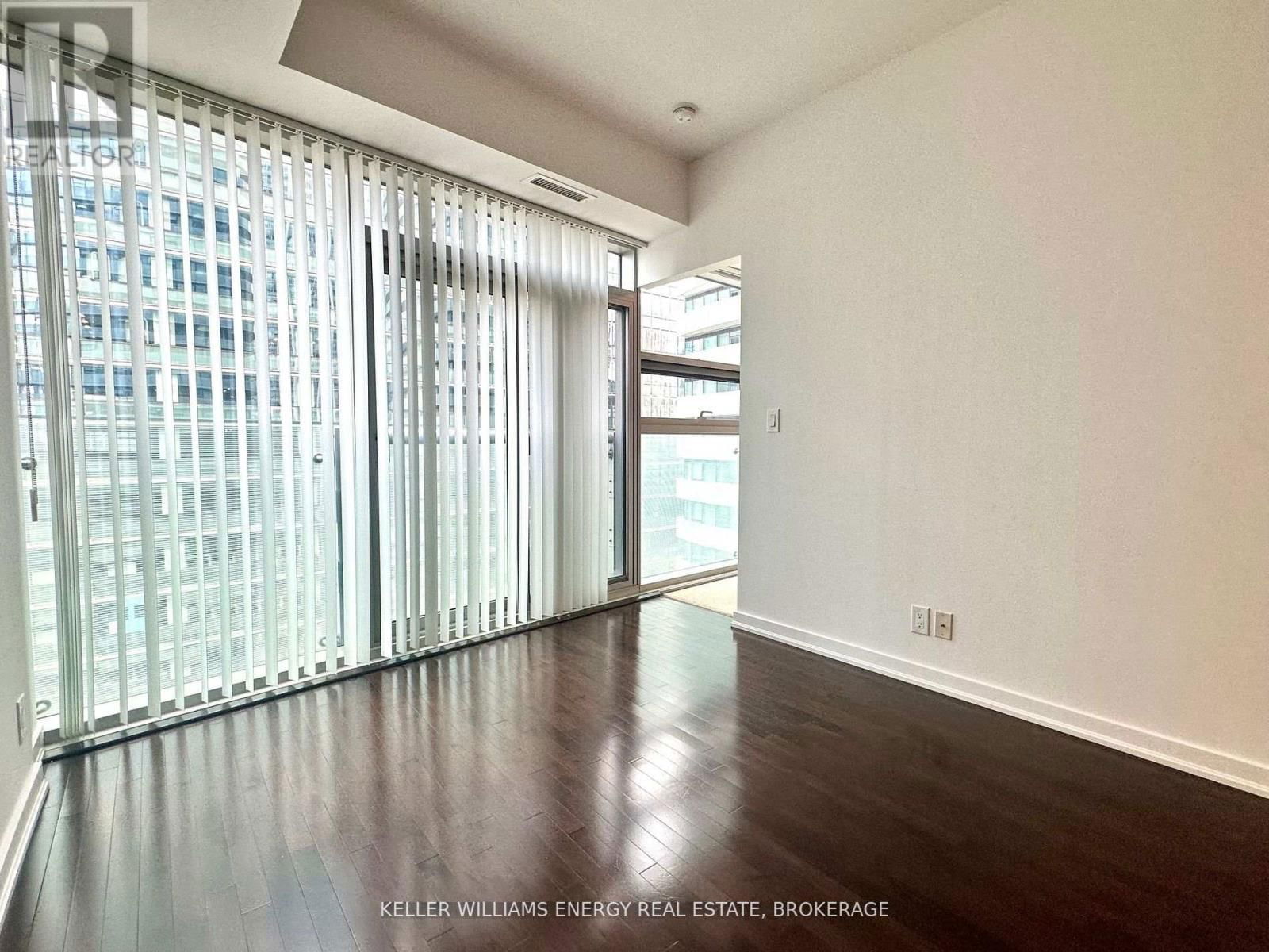 1409 - 12 YORK STREET Image 10