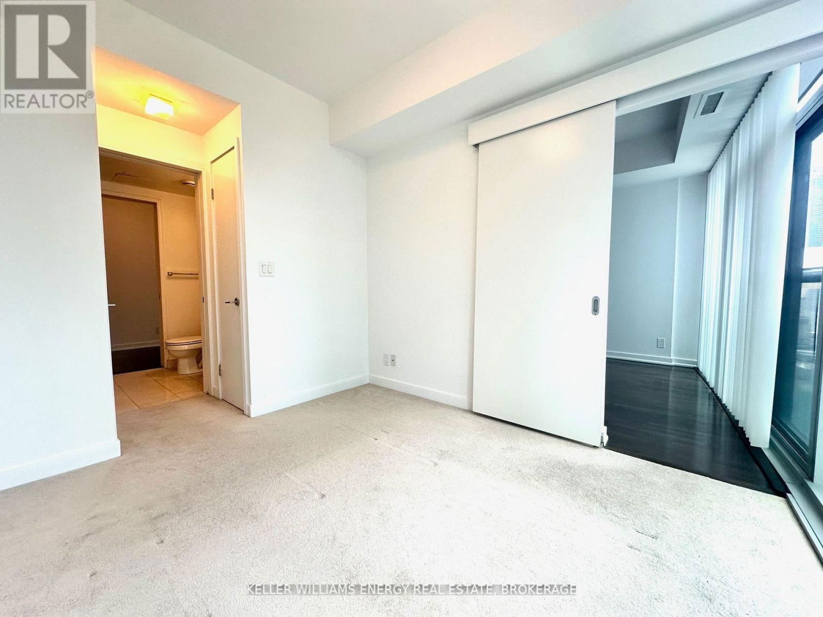 1409 - 12 YORK STREET Image 13