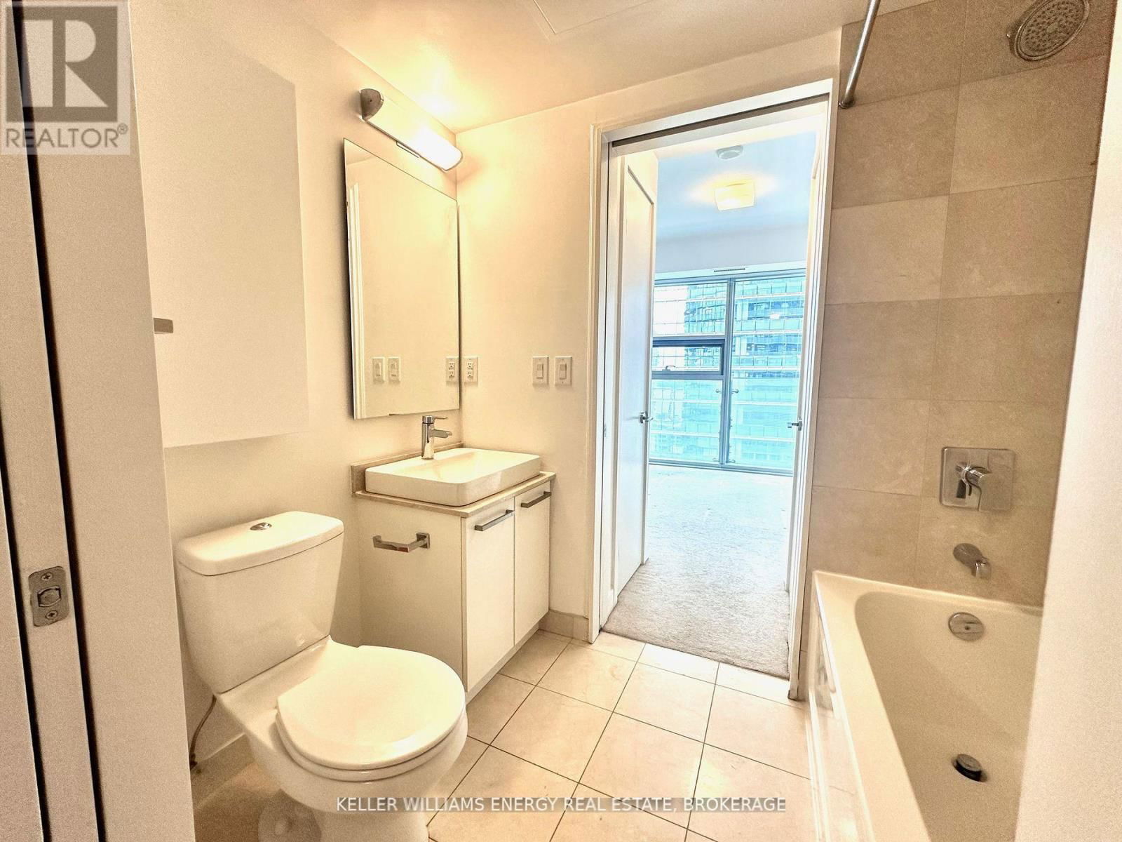 1409 - 12 YORK STREET Image 16
