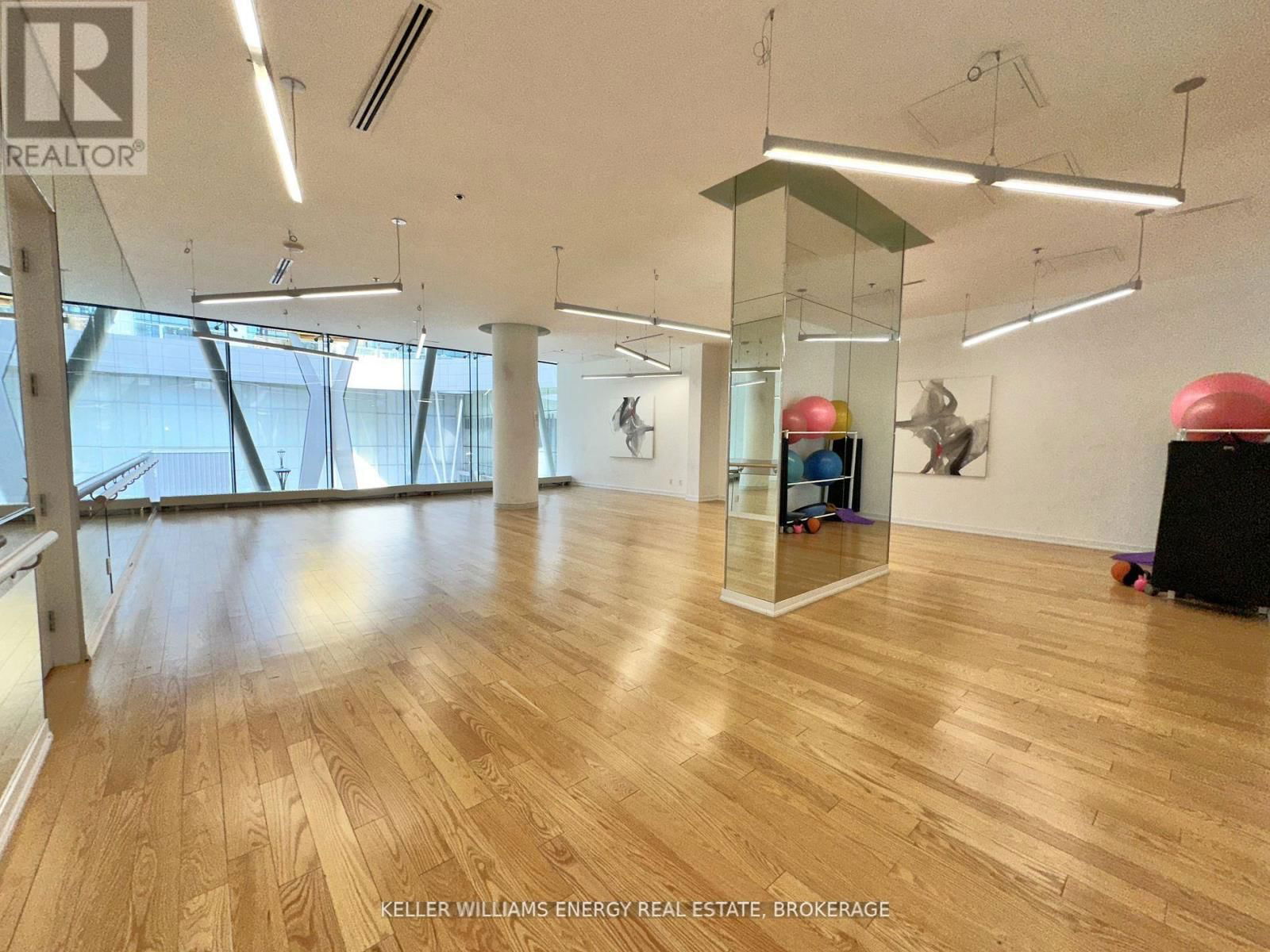 1409 - 12 YORK STREET Image 28