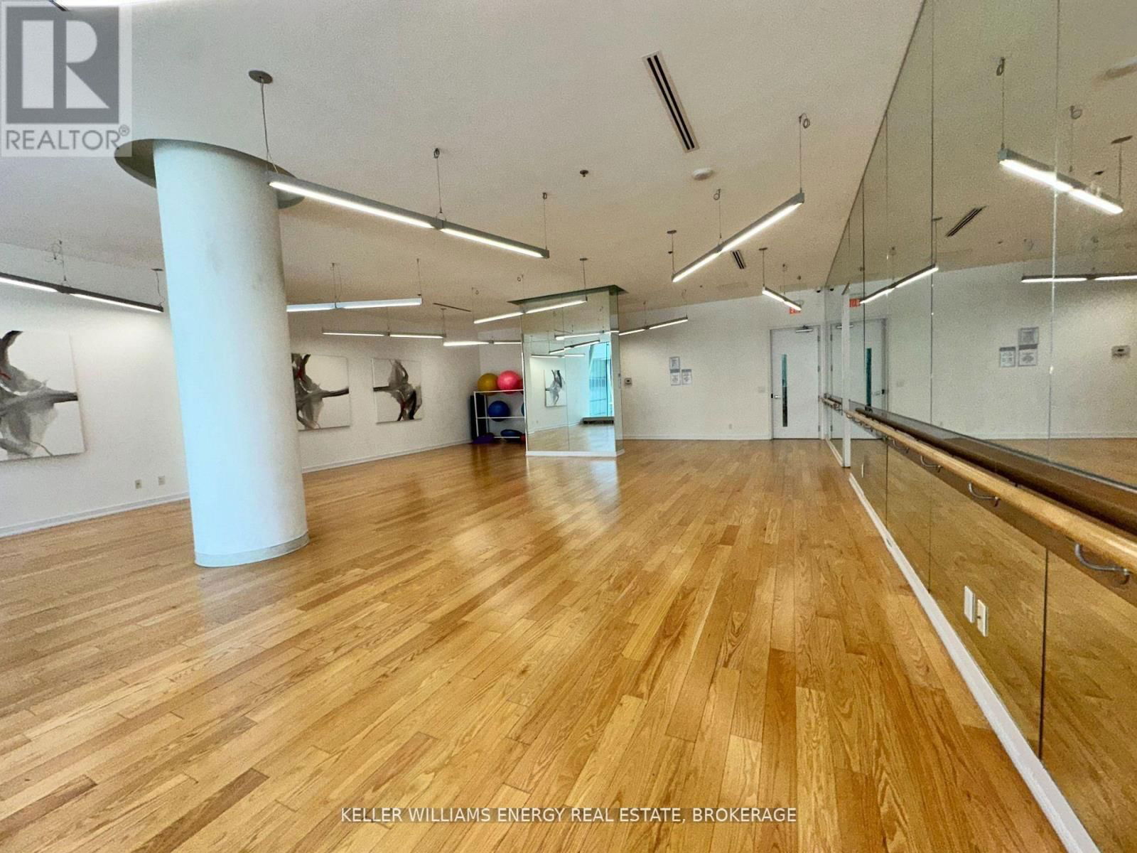 1409 - 12 YORK STREET Image 29