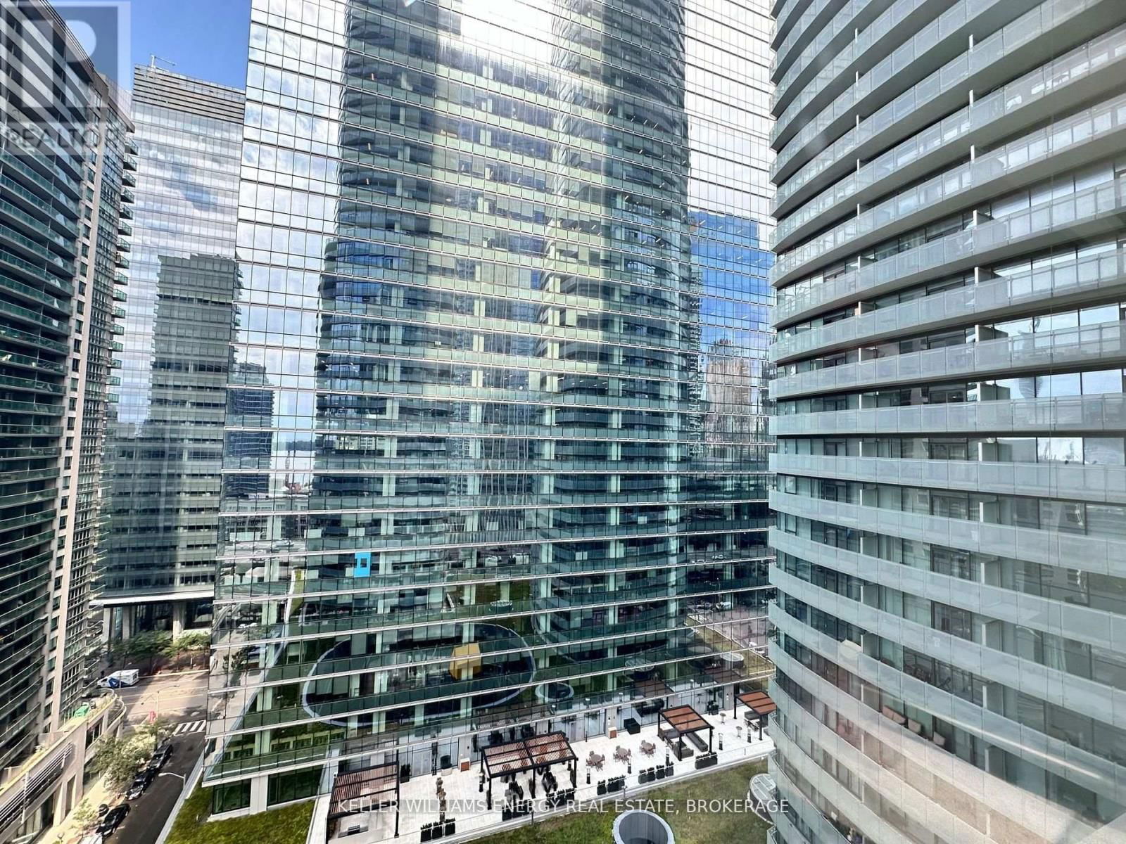 1409 - 12 YORK STREET Image 34