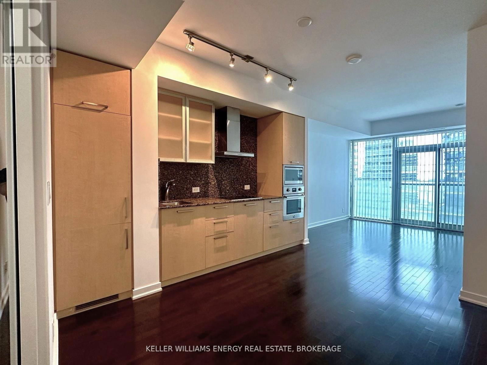 1409 - 12 YORK STREET Image 7