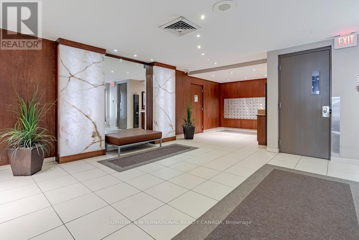 1004 - 720 SPADINA AVENUE Image 2