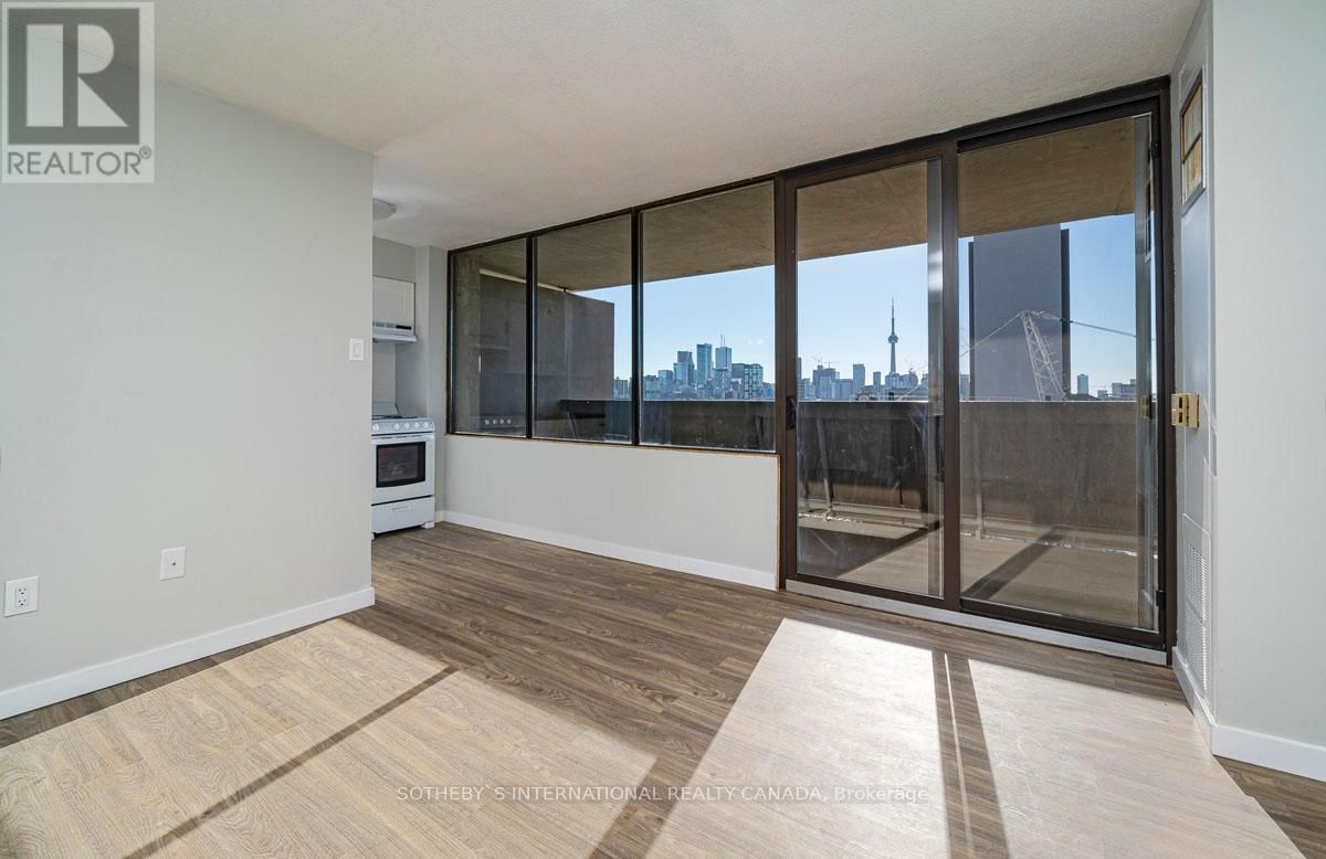 1004 - 720 SPADINA AVENUE Image 4