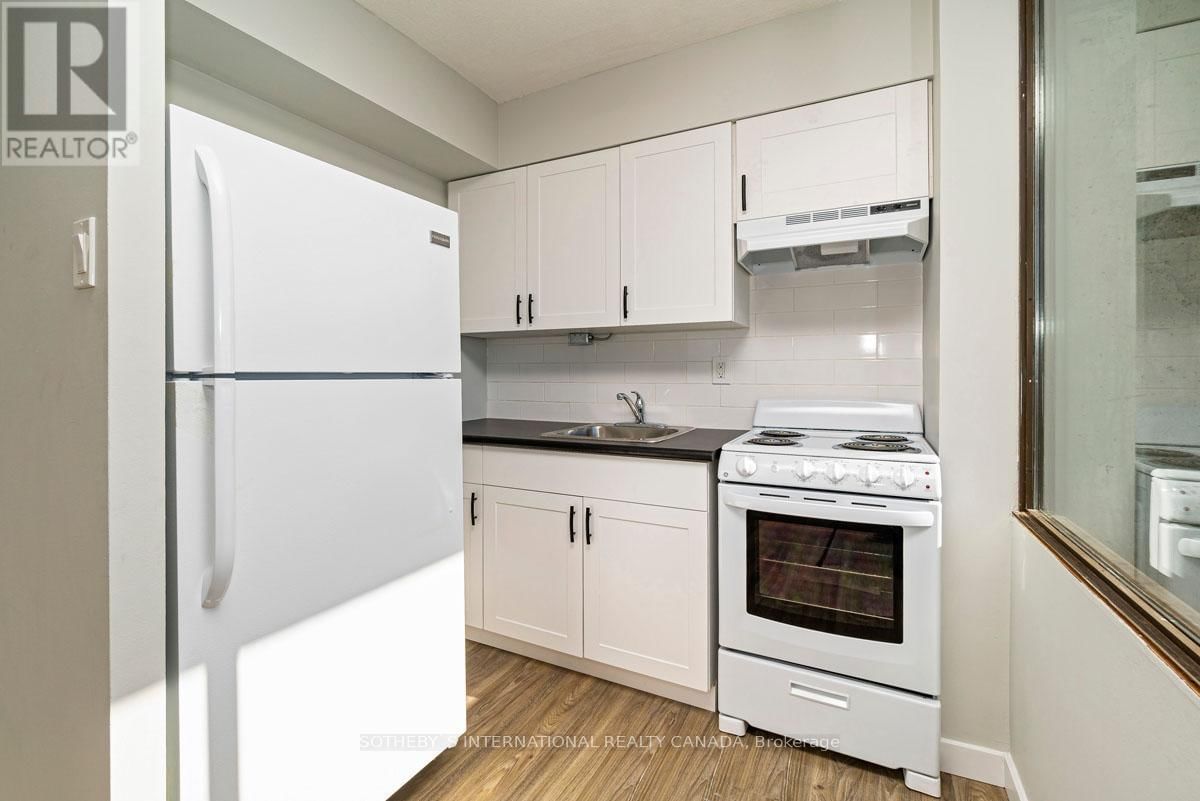 1004 - 720 SPADINA AVENUE Image 6