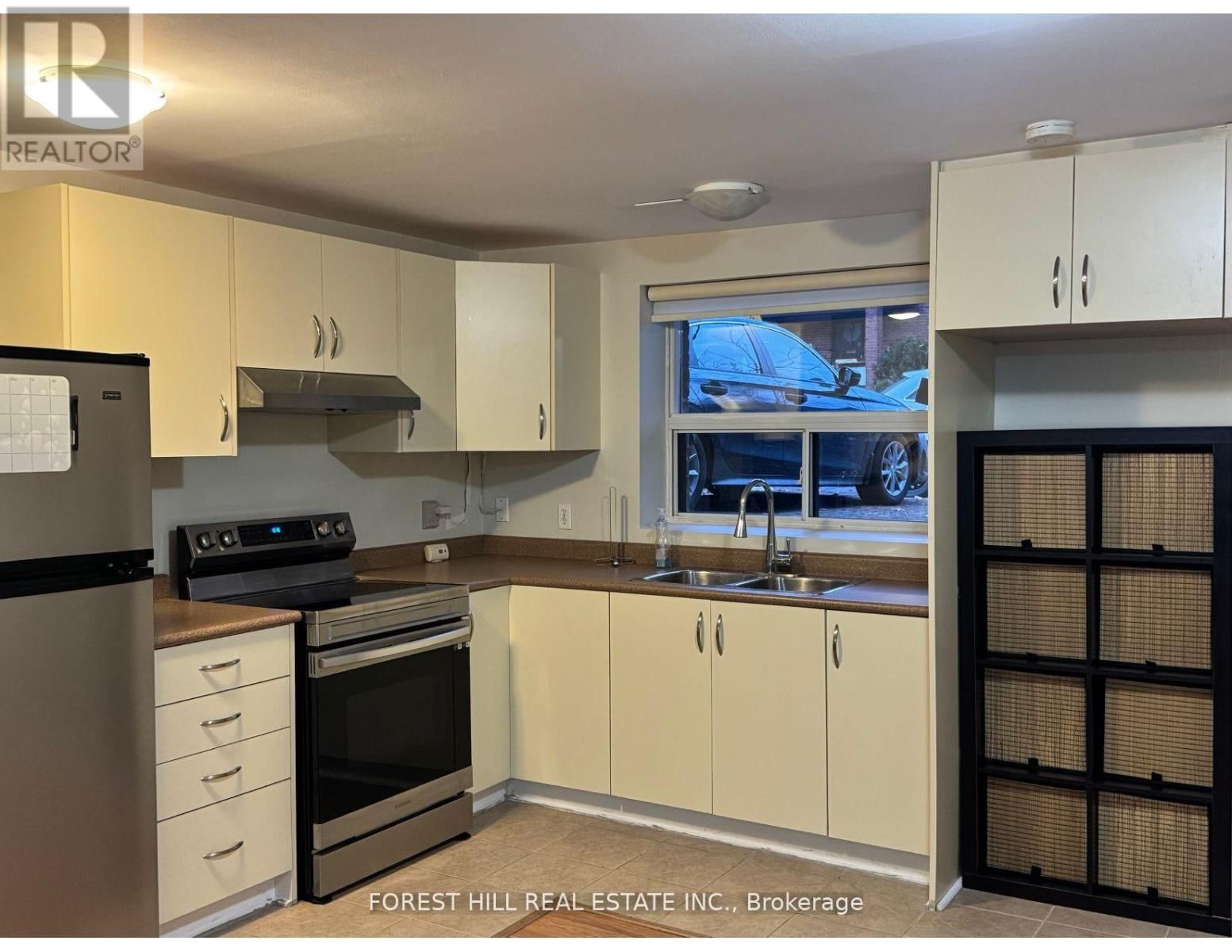 #MAIN - 127 SUMMERHILL AVENUE Image 3
