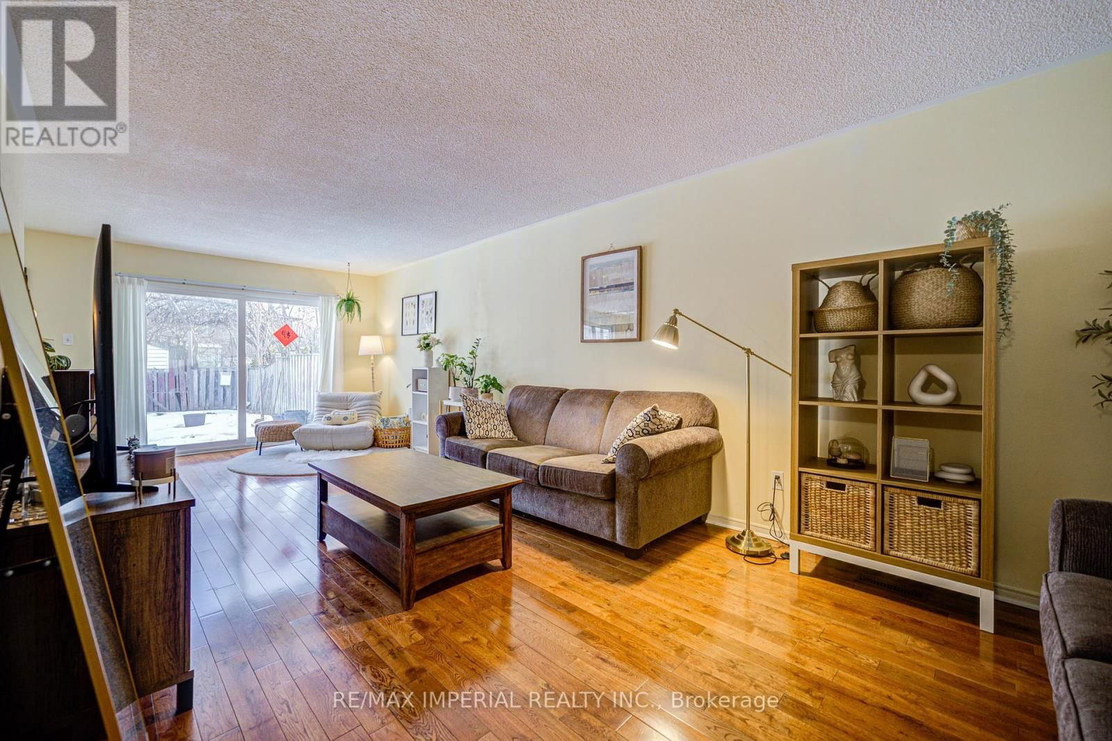 318 HOLLYBERRY TRAIL Image 10
