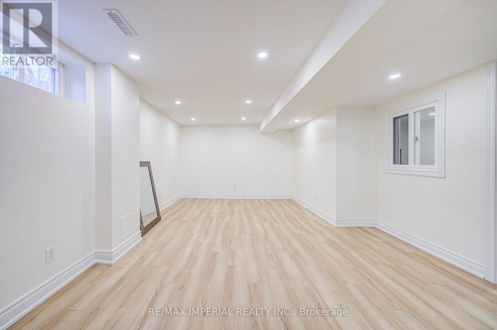318 HOLLYBERRY TRAIL Image 35