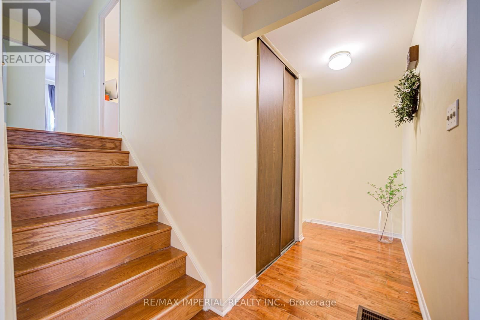 318 HOLLYBERRY TRAIL Image 8