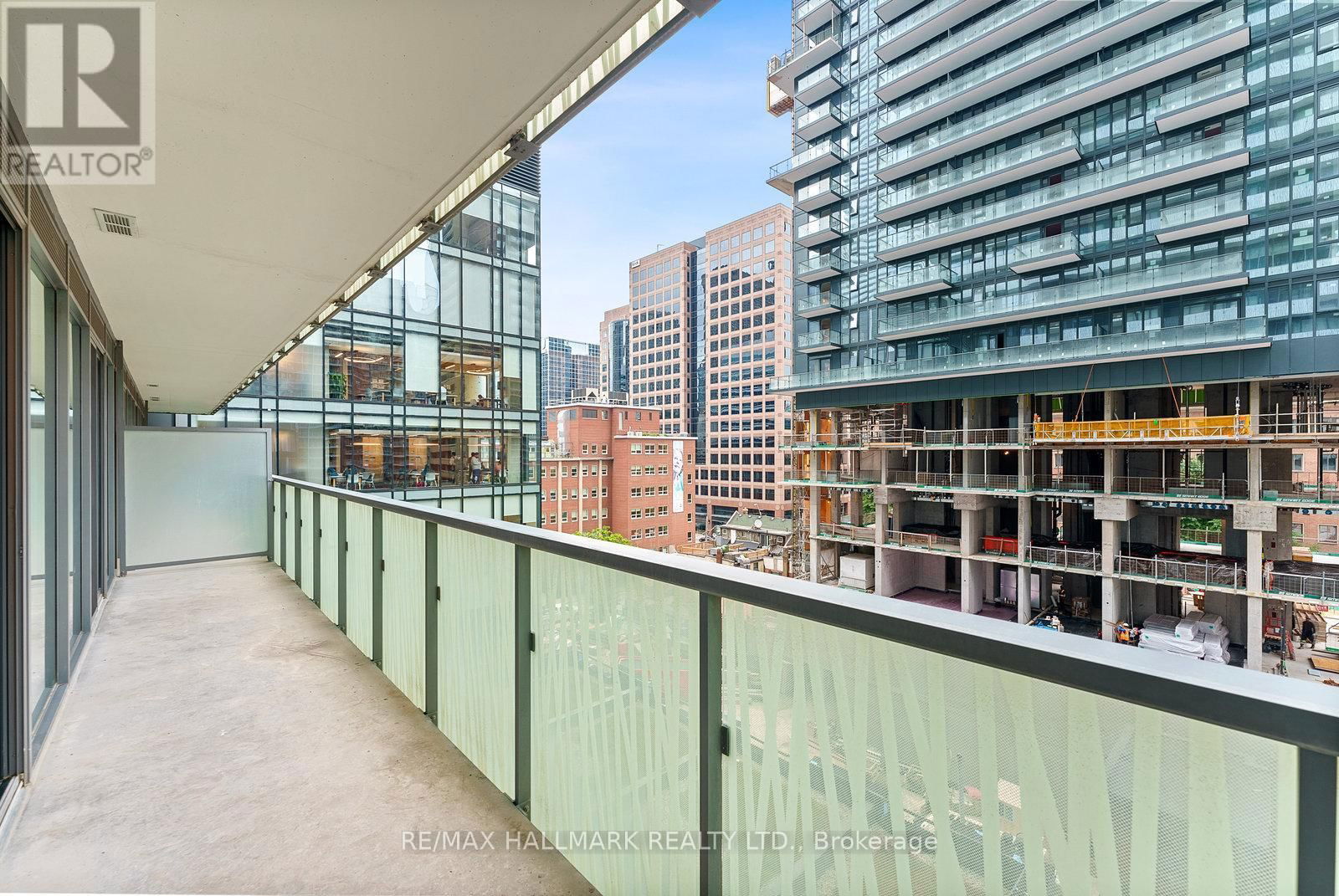 601 - 50 CHARLES STREET E Image 21
