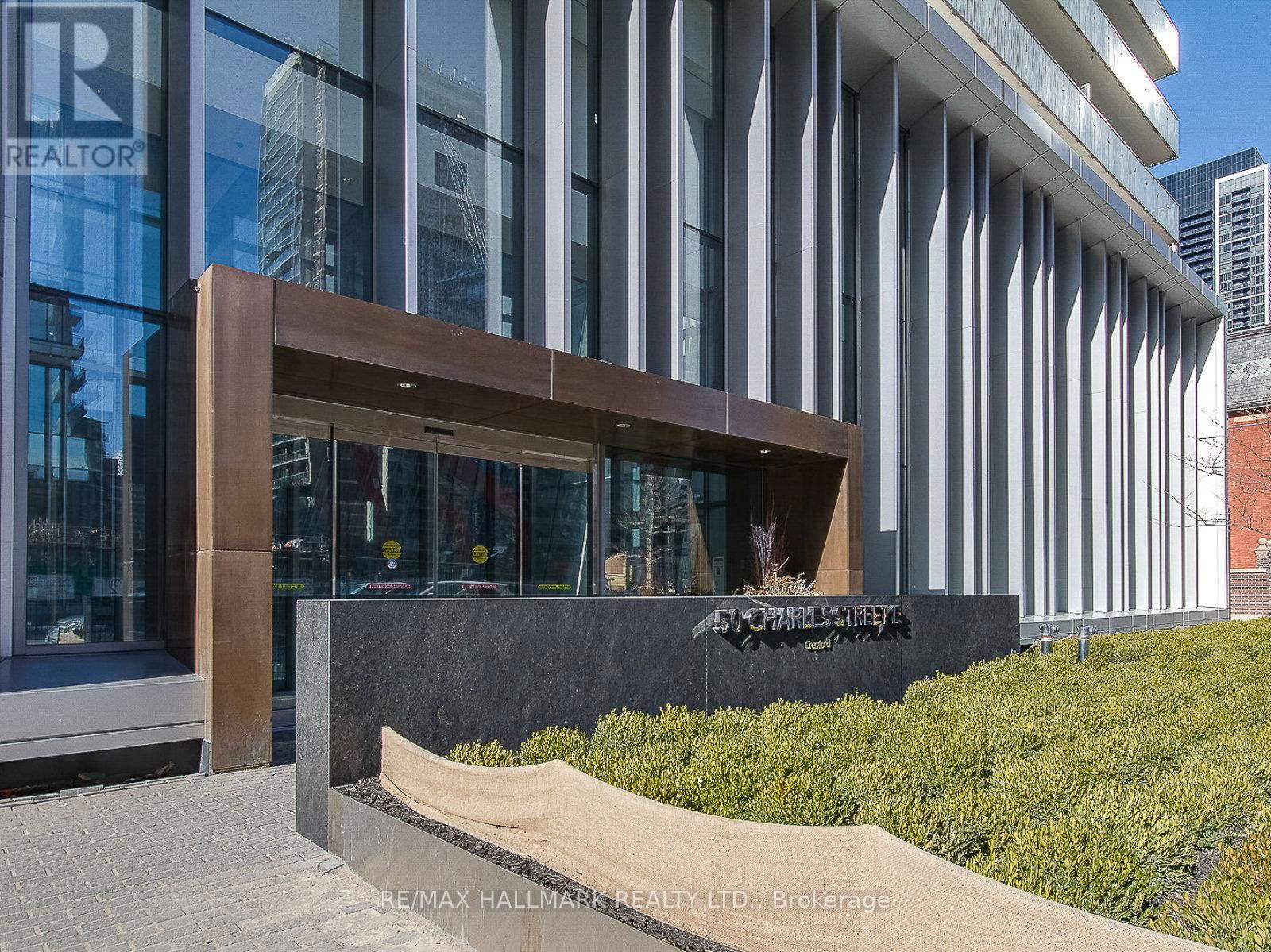 601 - 50 CHARLES STREET E Image 27