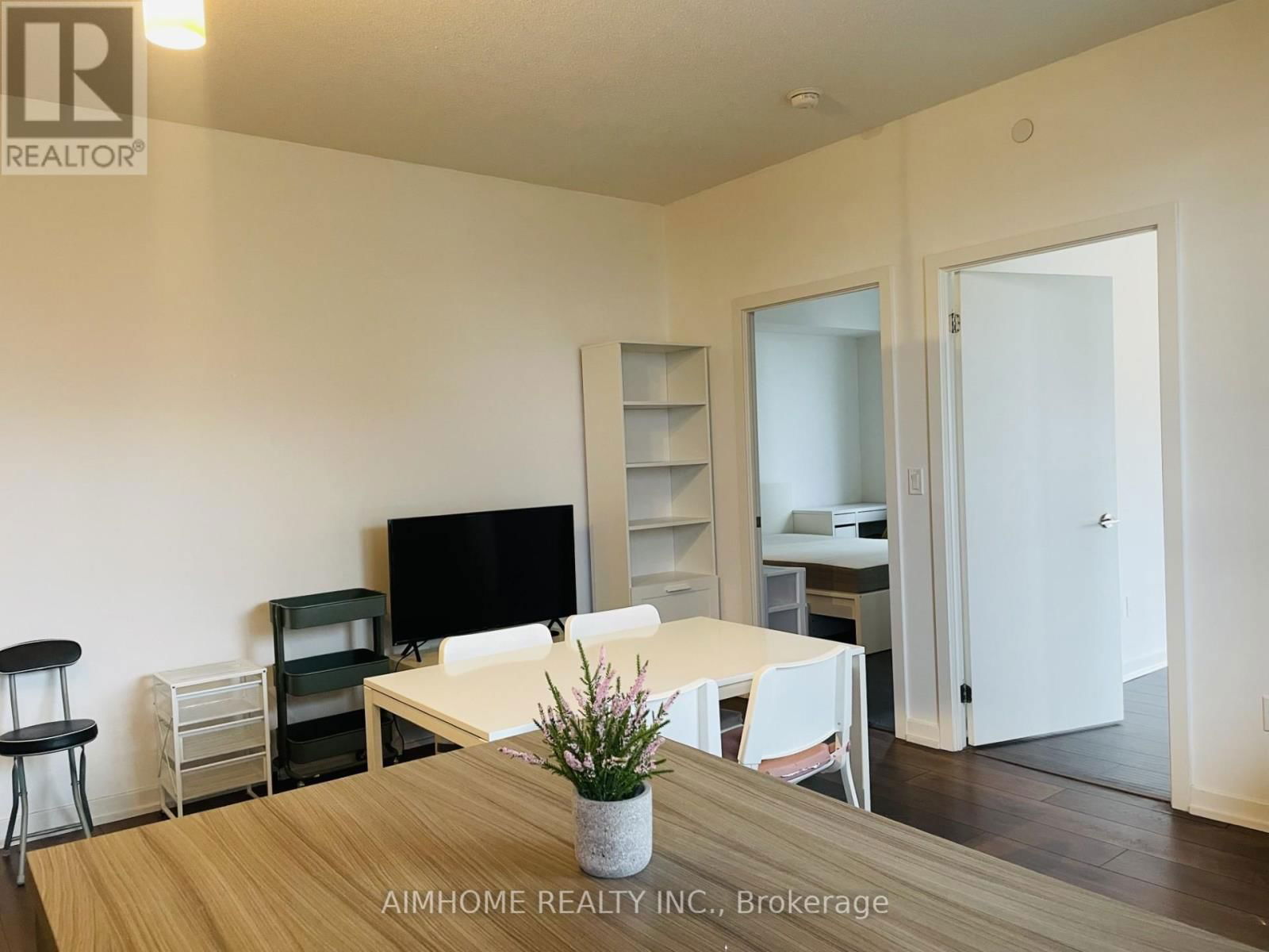905 - 52 FOREST MANOR ROAD Image 3