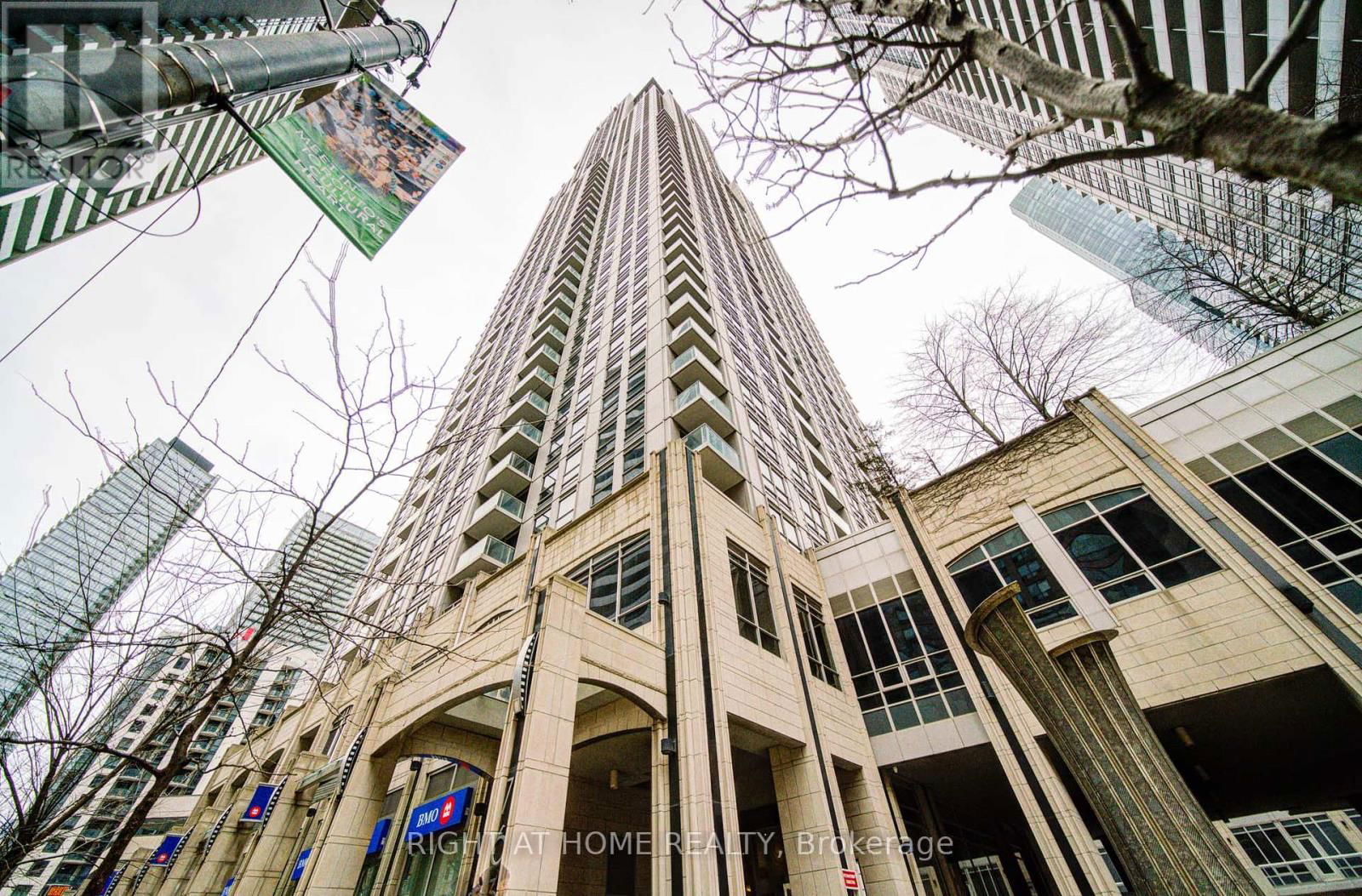 2013 - 763 BAY STREET Image 1