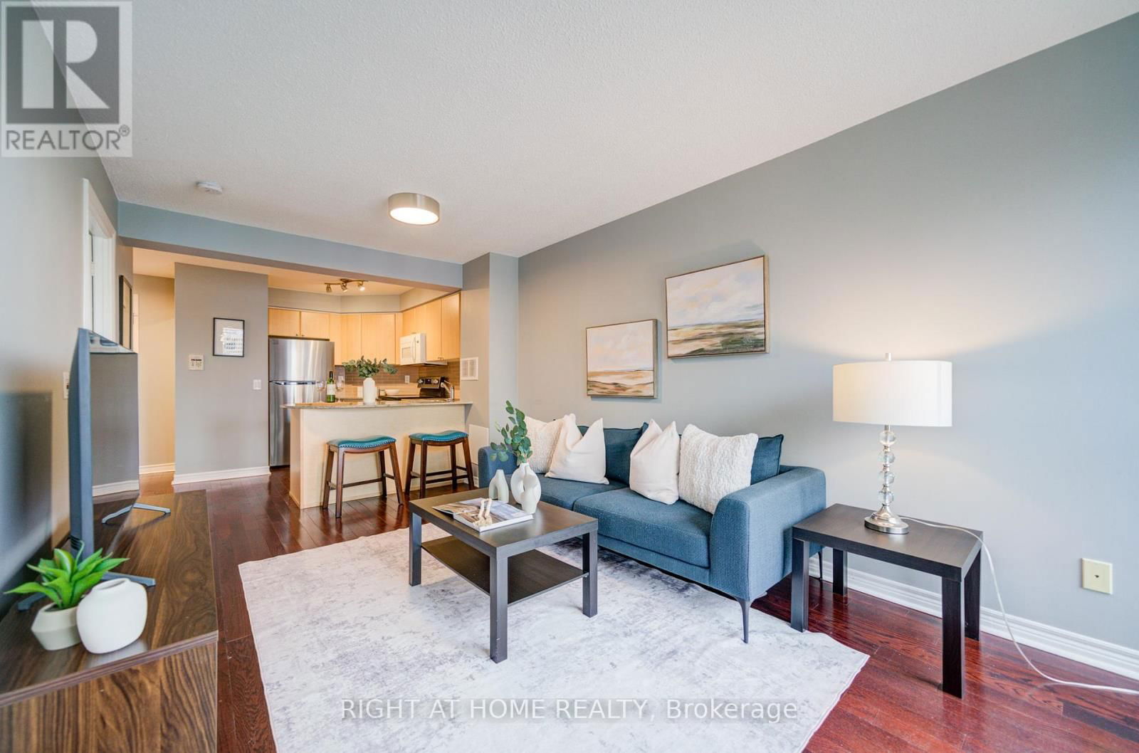 2013 - 763 BAY STREET Image 17