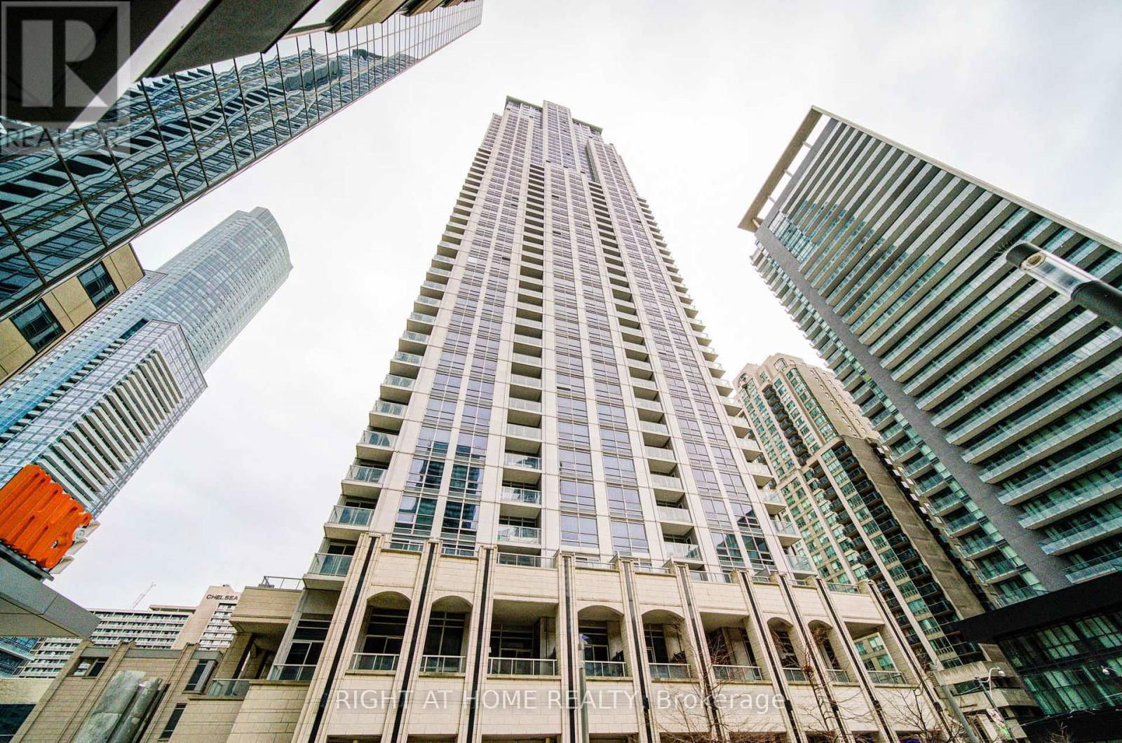 2013 - 763 BAY STREET Image 2