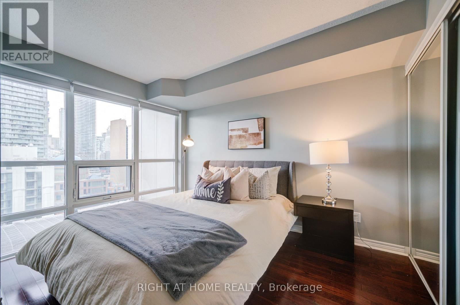 2013 - 763 BAY STREET Image 20