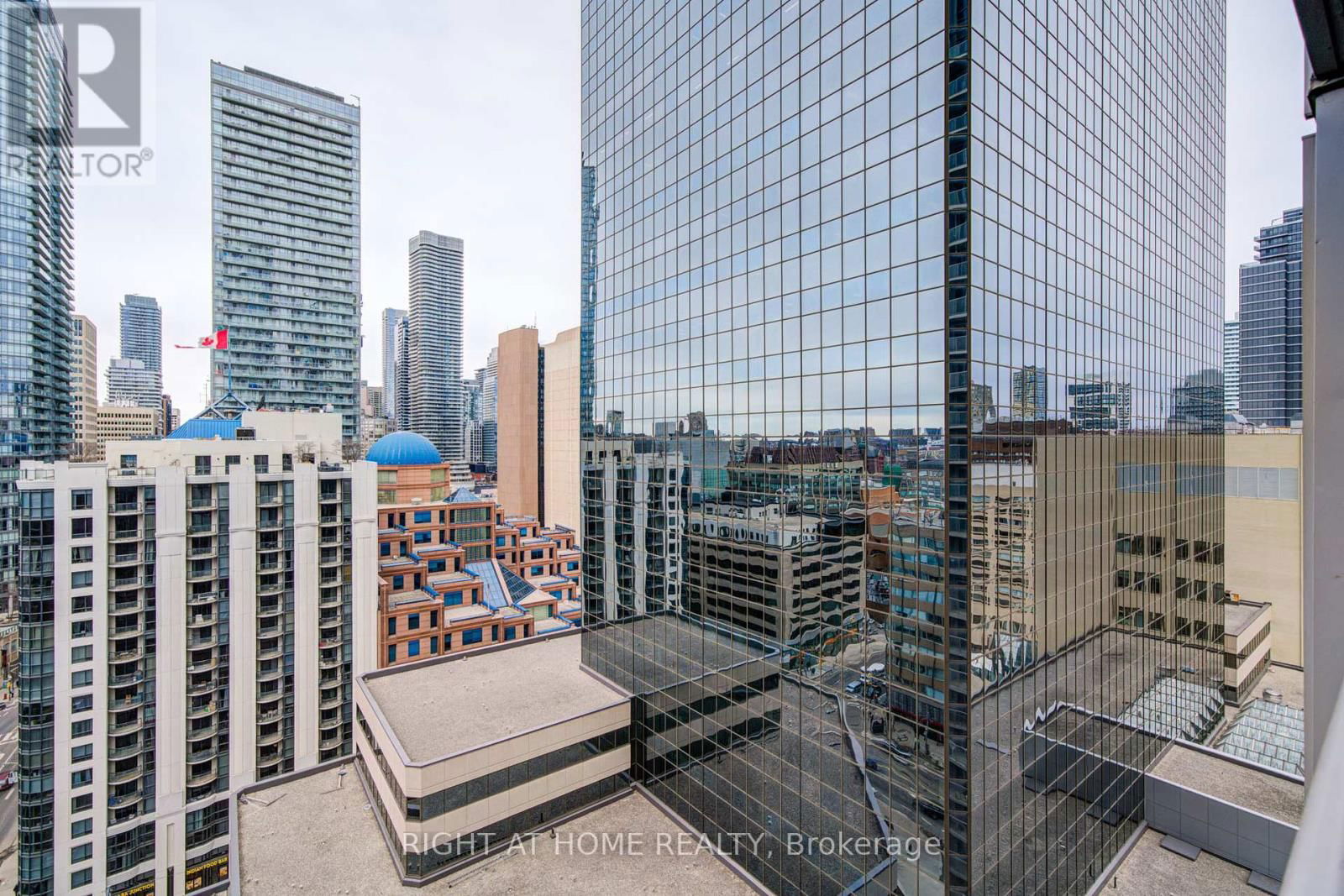 2013 - 763 BAY STREET Image 27