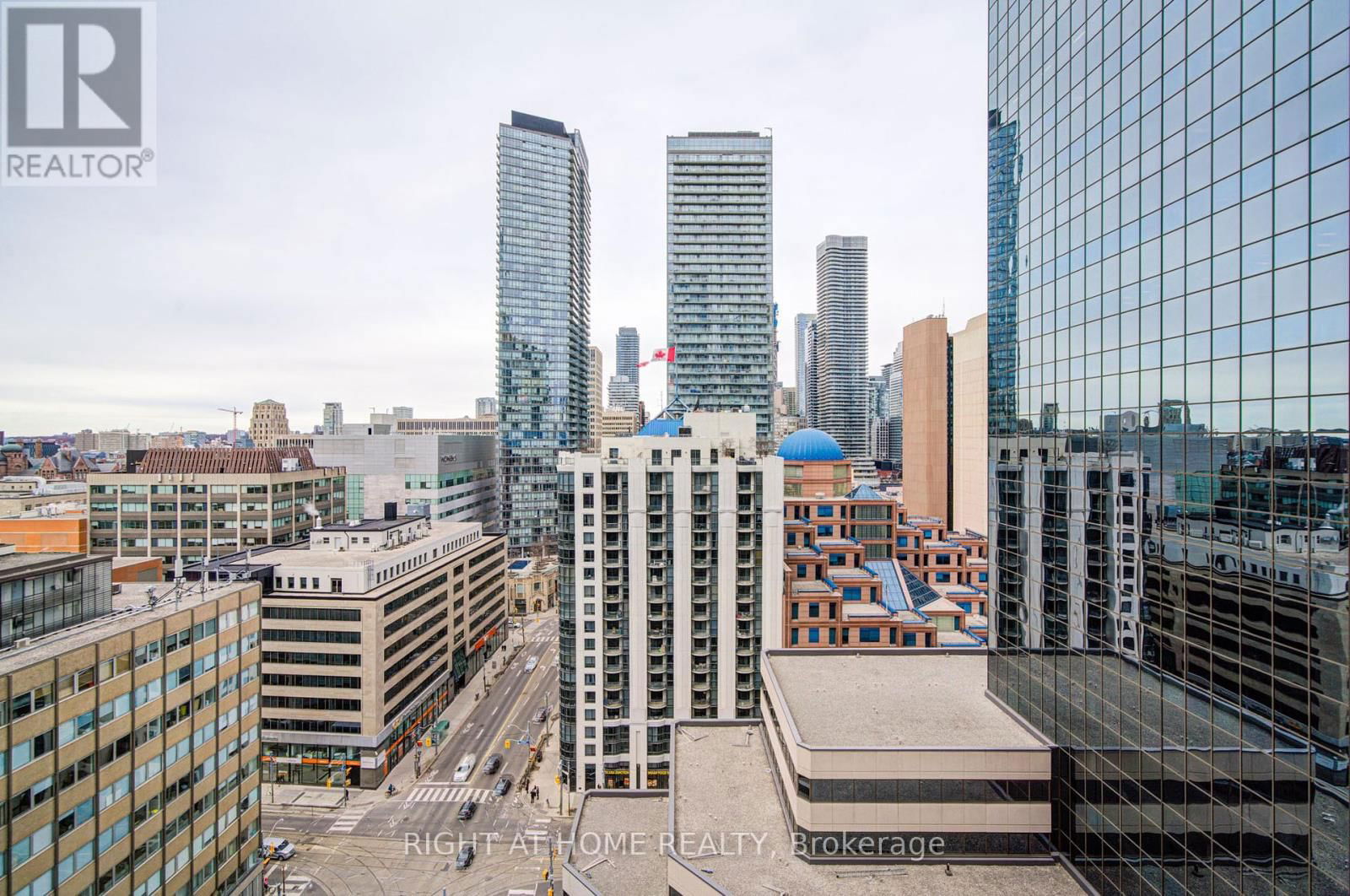 2013 - 763 BAY STREET Image 28
