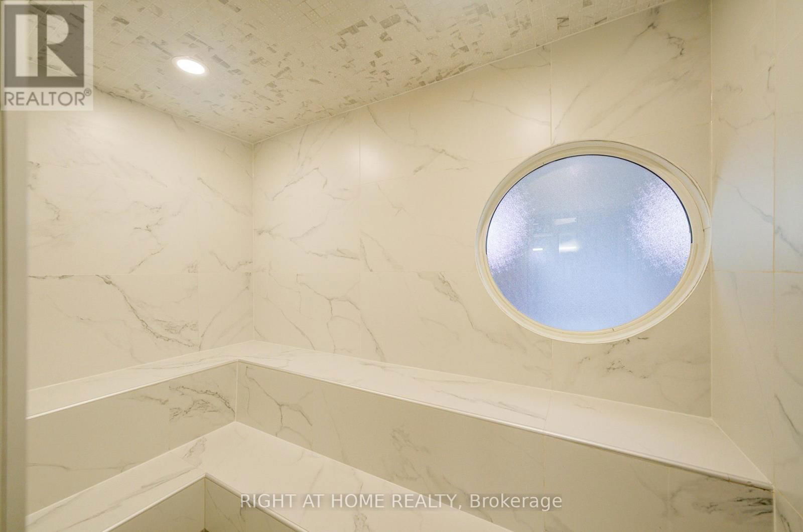 2013 - 763 BAY STREET Image 30