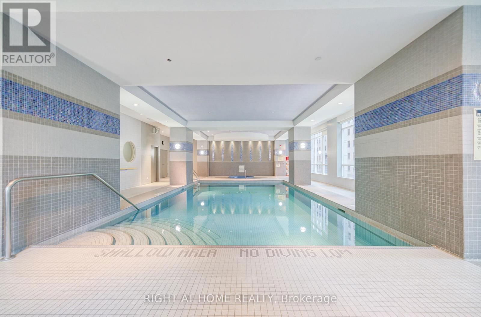 2013 - 763 BAY STREET Image 31