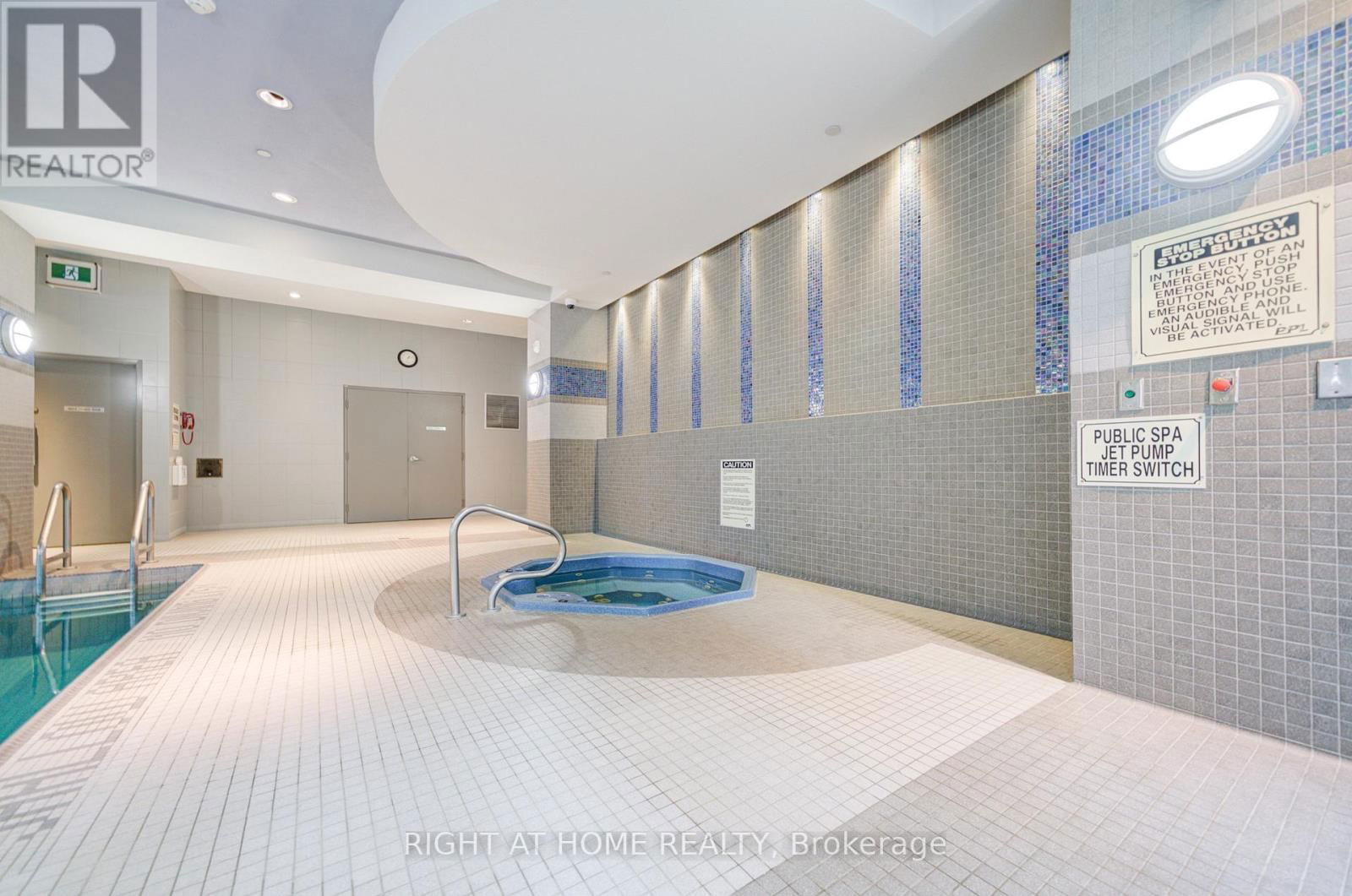 2013 - 763 BAY STREET Image 32
