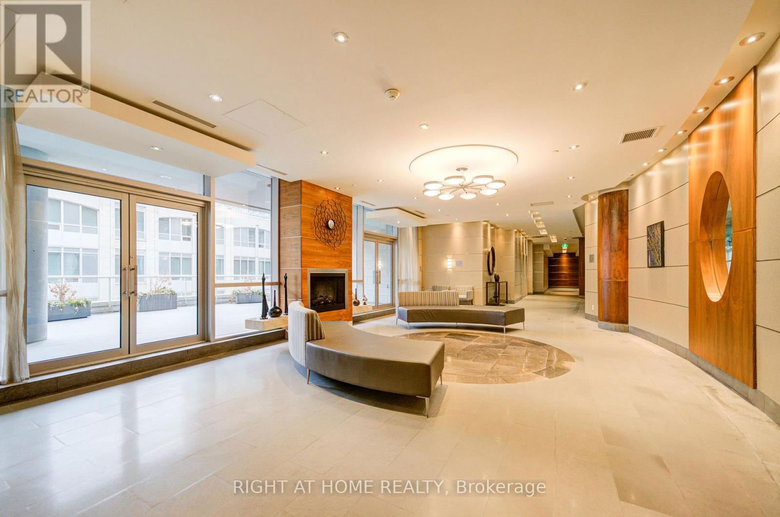 2013 - 763 BAY STREET Image 36