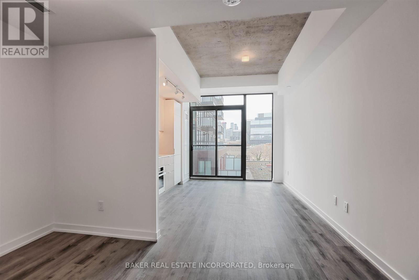 605 - 28 EASTERN AVENUE Image 8
