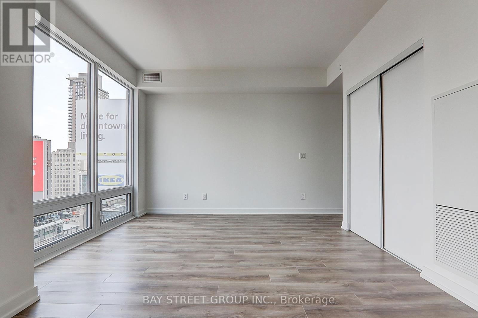1002 - 20 EDWARD STREET Image 17