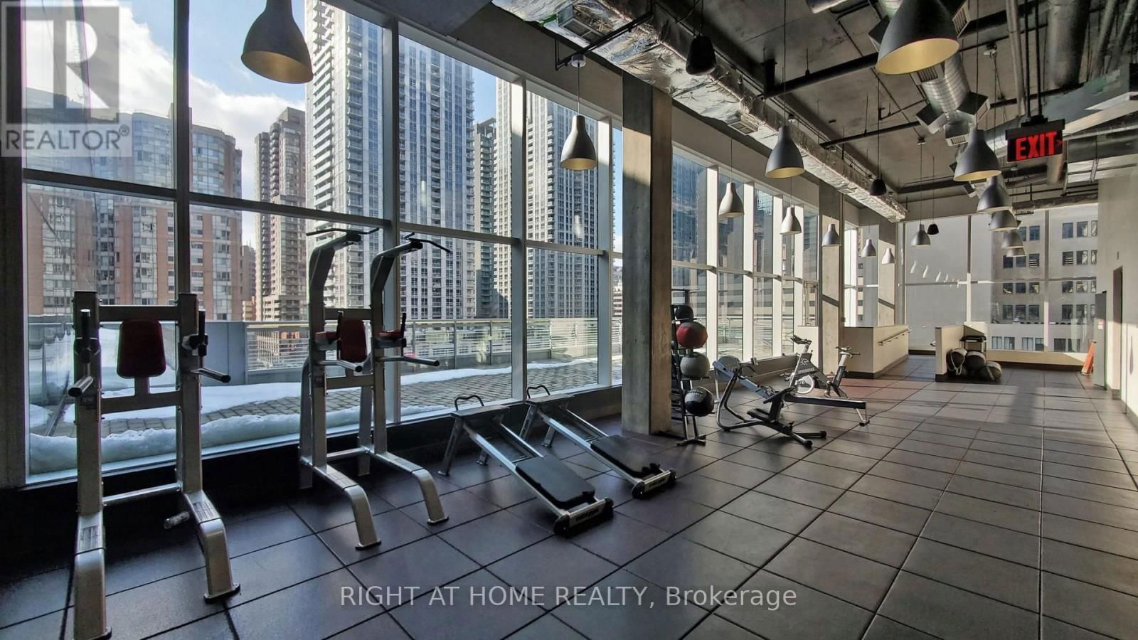 7405 C - 388 YONGE STREET Image 12