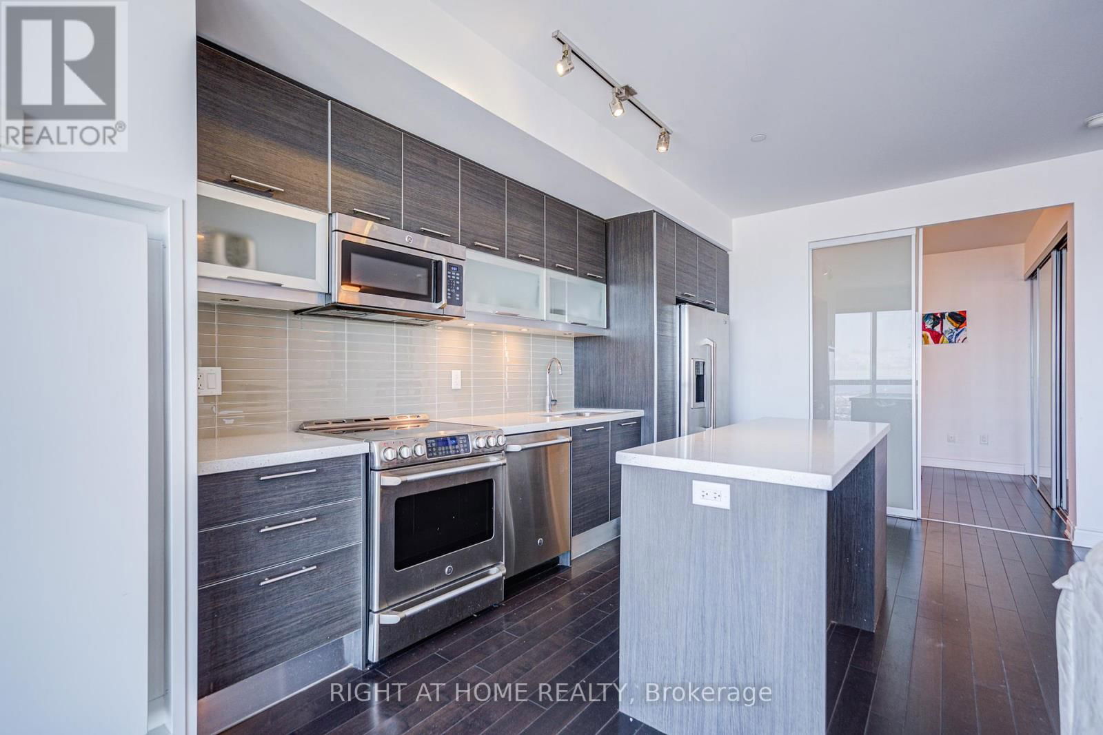 7405 C - 388 YONGE STREET Image 5