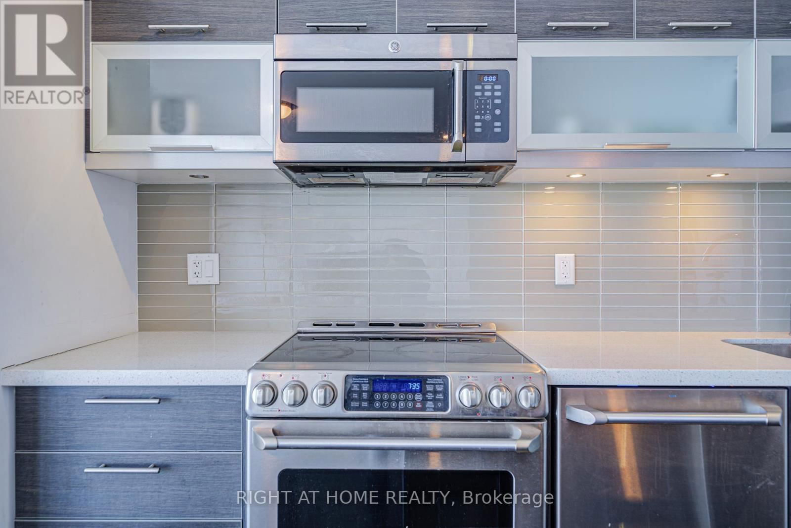 7405 C - 388 YONGE STREET Image 7
