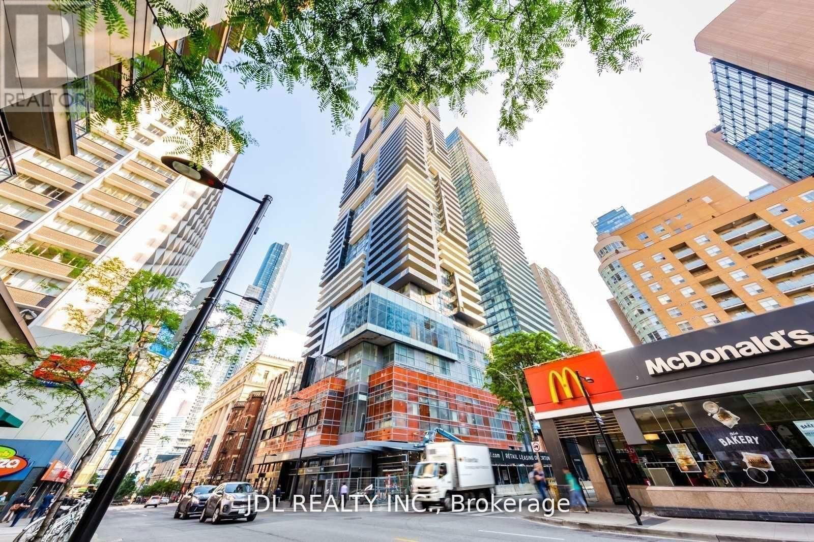 1007 - 7 GRENVILLE STREET Image 1