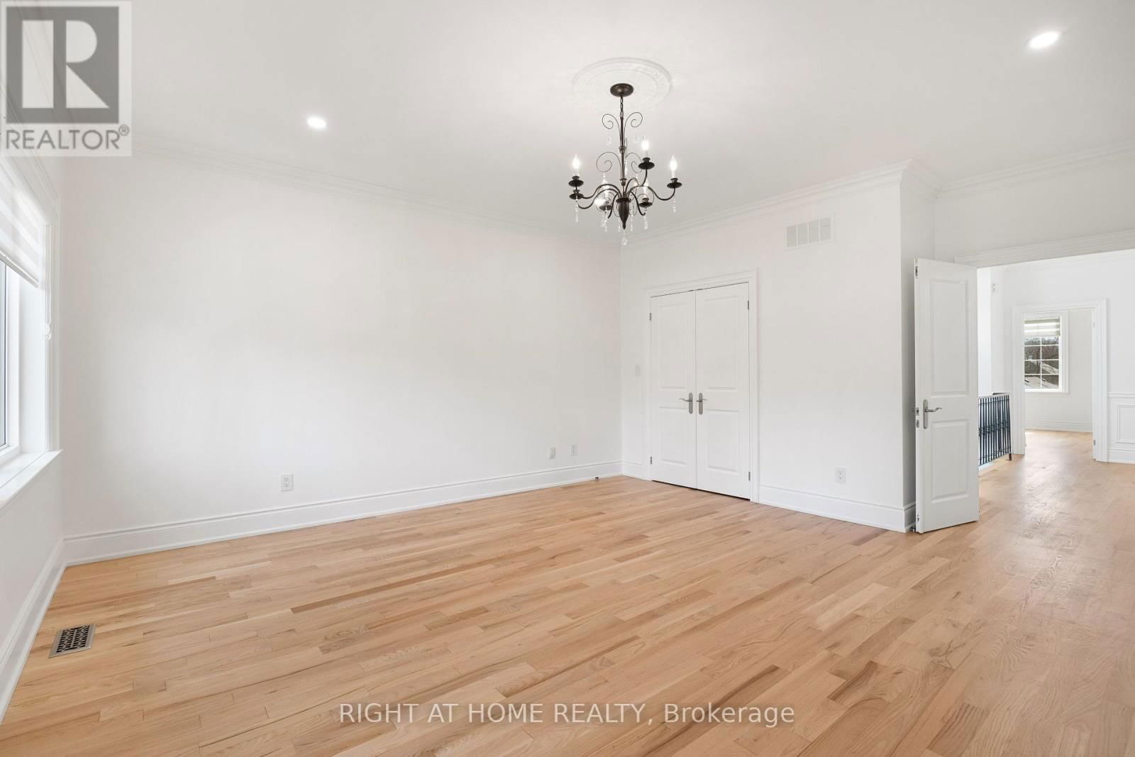196 FLORENCE AVENUE Image 28