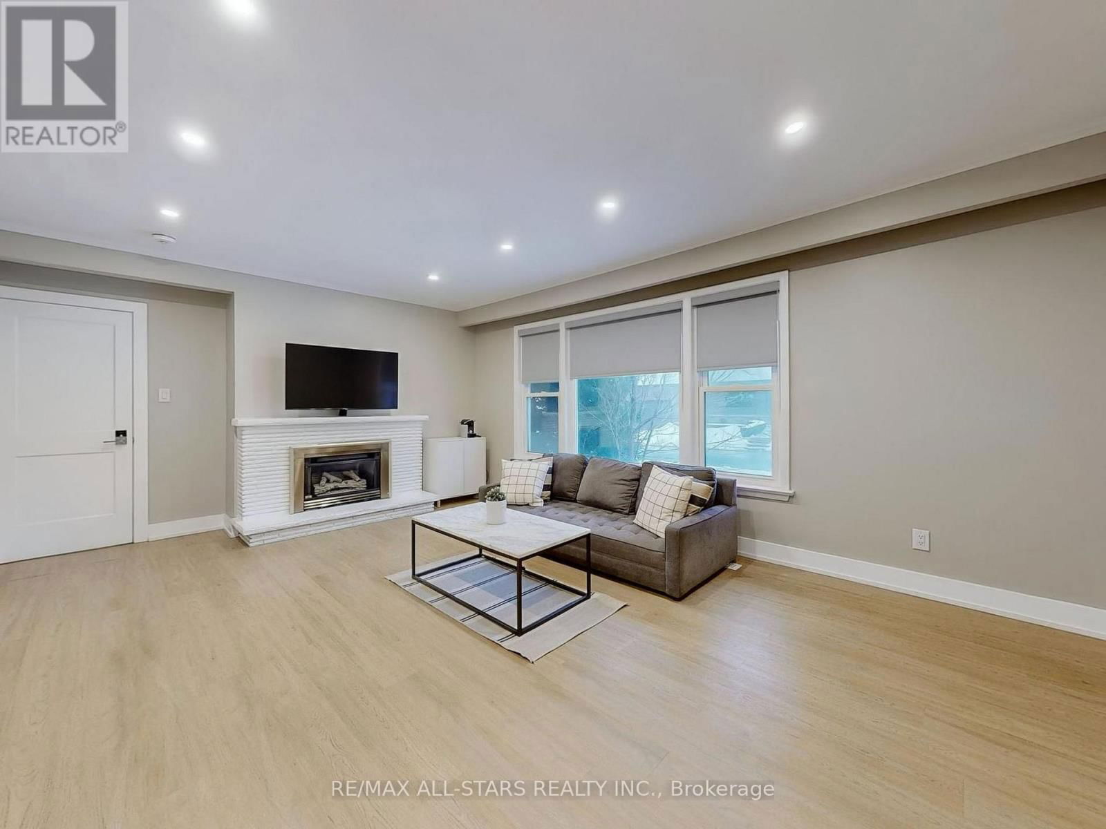105 BETTY ANN DRIVE Image 3