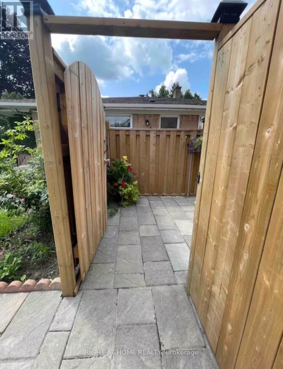18 RAVENROCK COURT Image 3