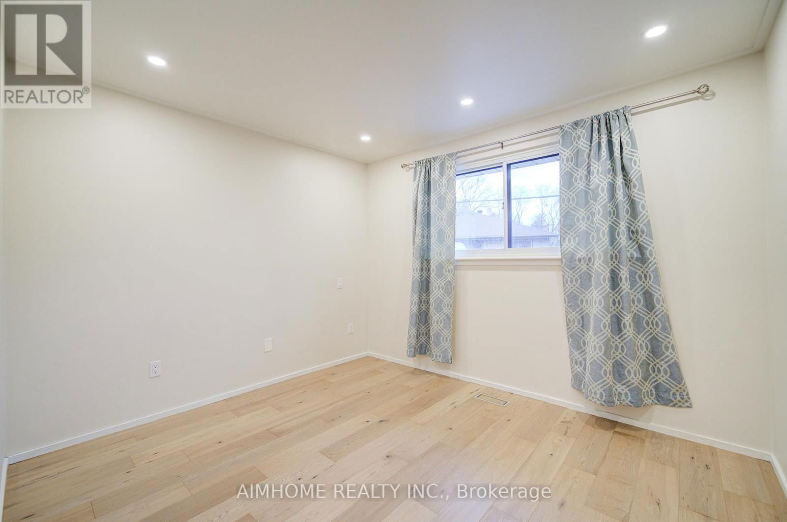 101 MARBURY CRESCENT Image 23