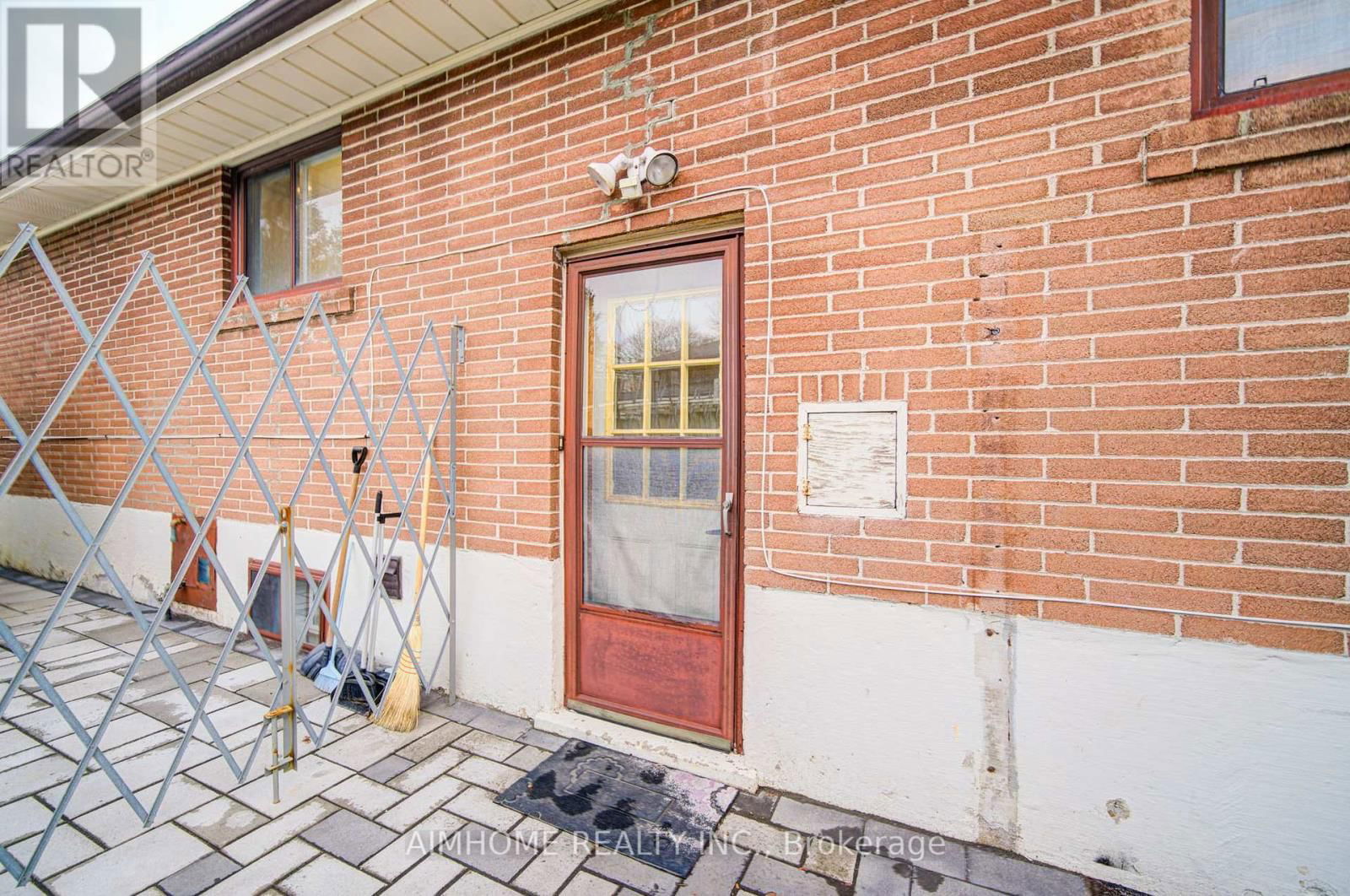 101 MARBURY CRESCENT Image 44