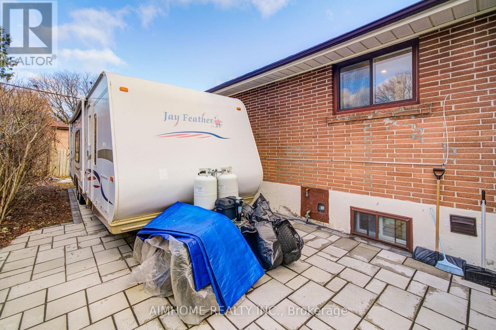 101 MARBURY CRESCENT Image 45