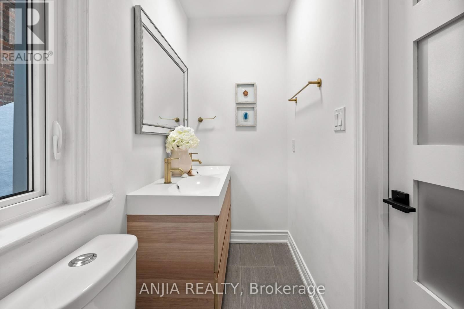 165 HOWLAND AVENUE Image 11