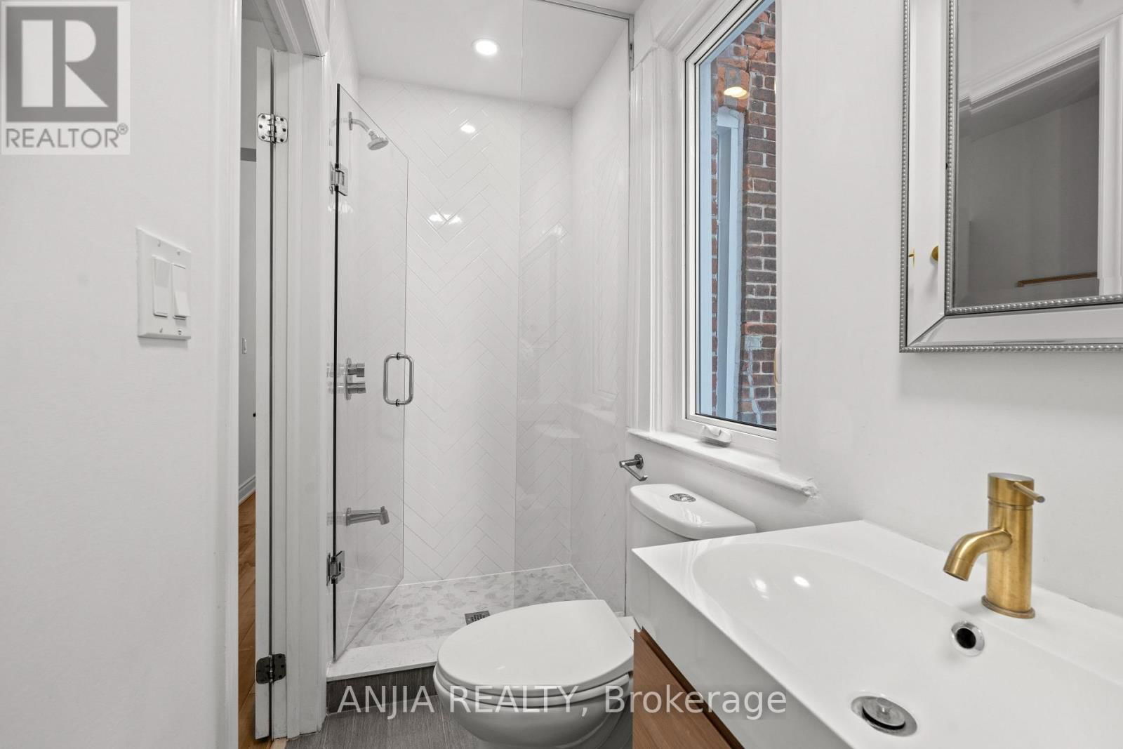 165 HOWLAND AVENUE Image 12