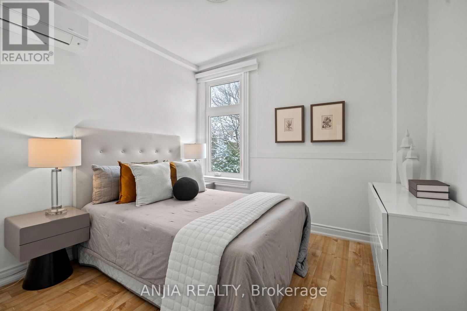 165 HOWLAND AVENUE Image 15