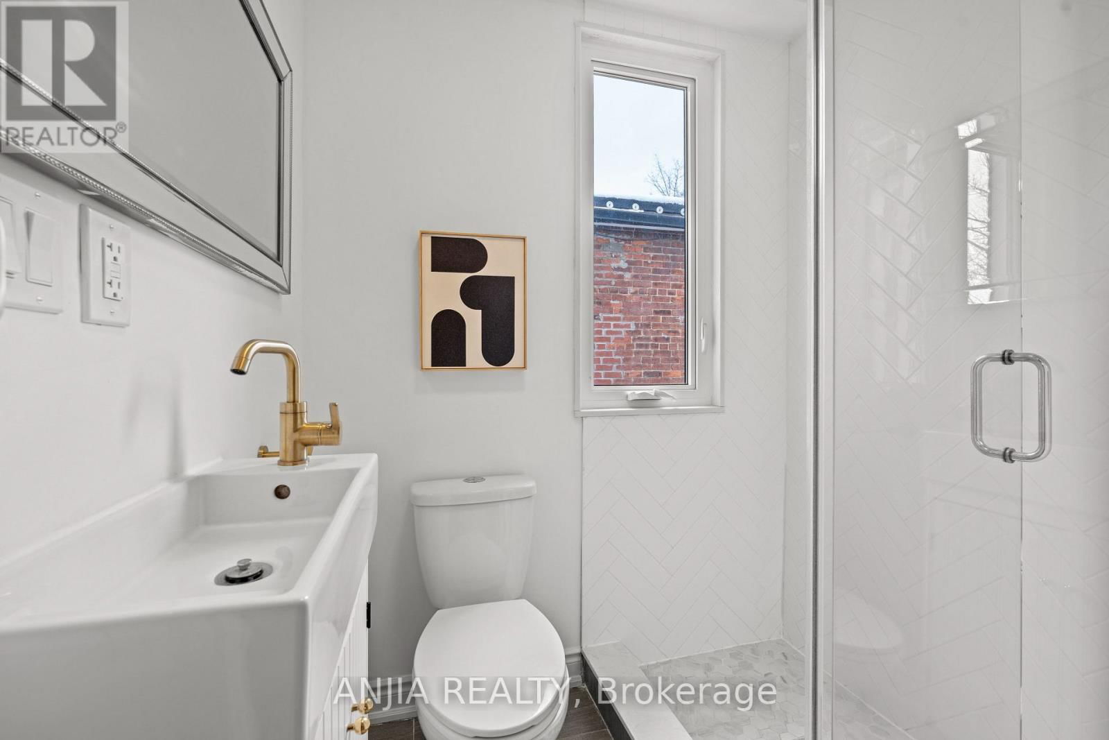 165 HOWLAND AVENUE Image 16
