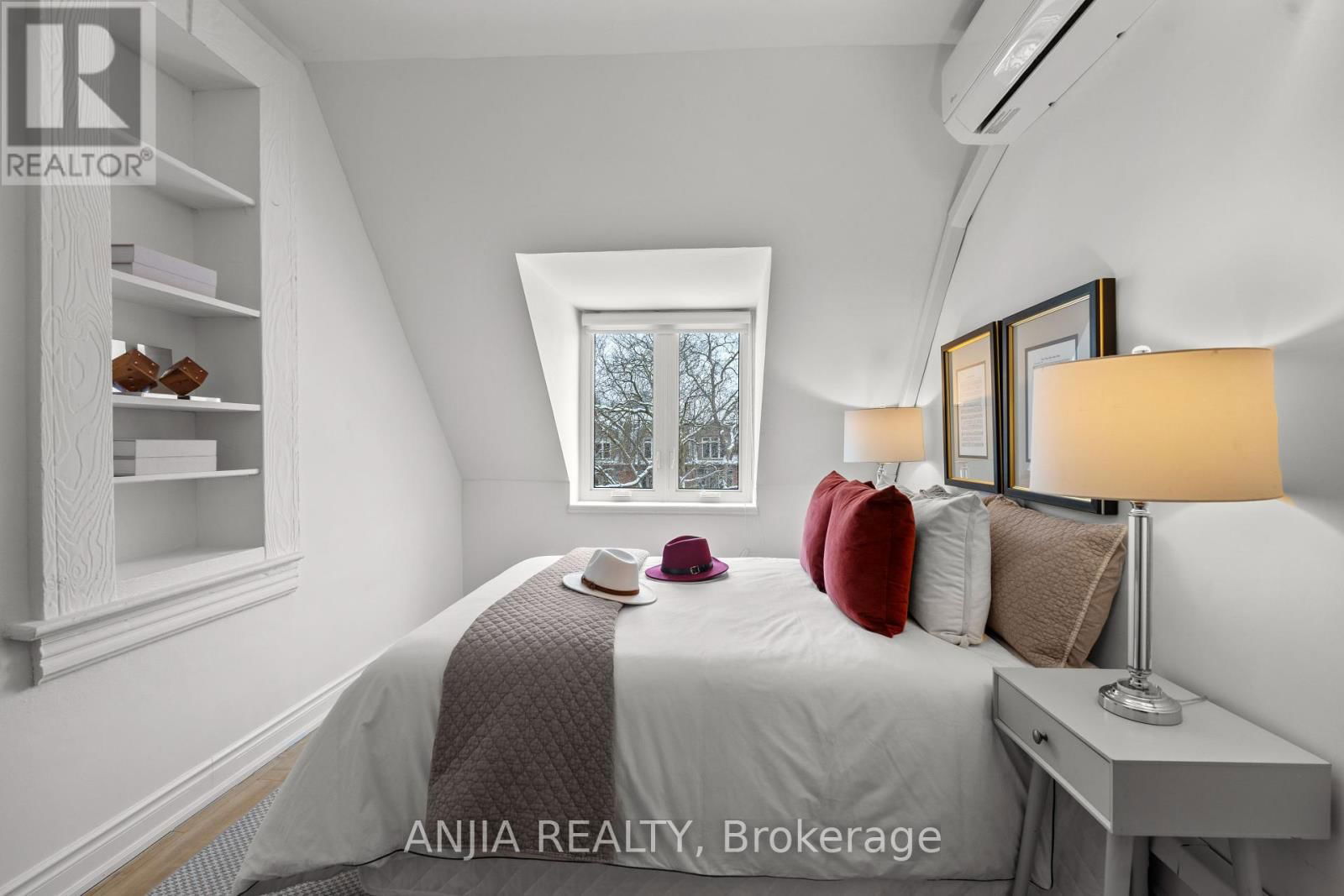 165 HOWLAND AVENUE Image 21