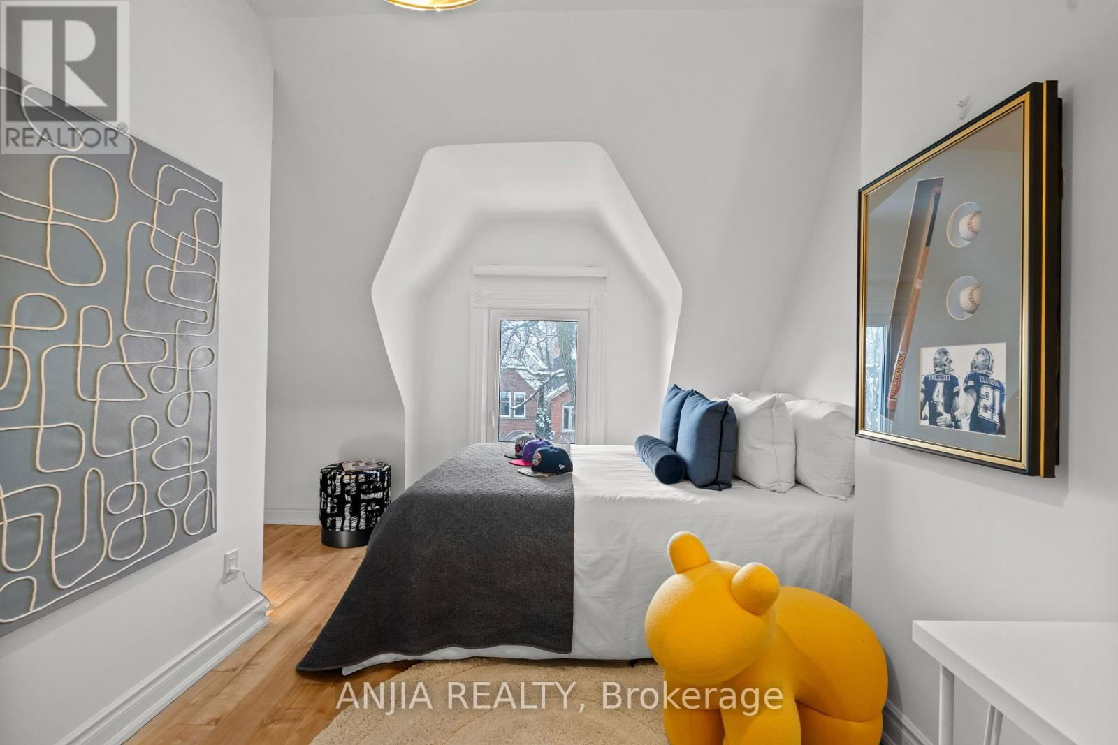 165 HOWLAND AVENUE Image 23