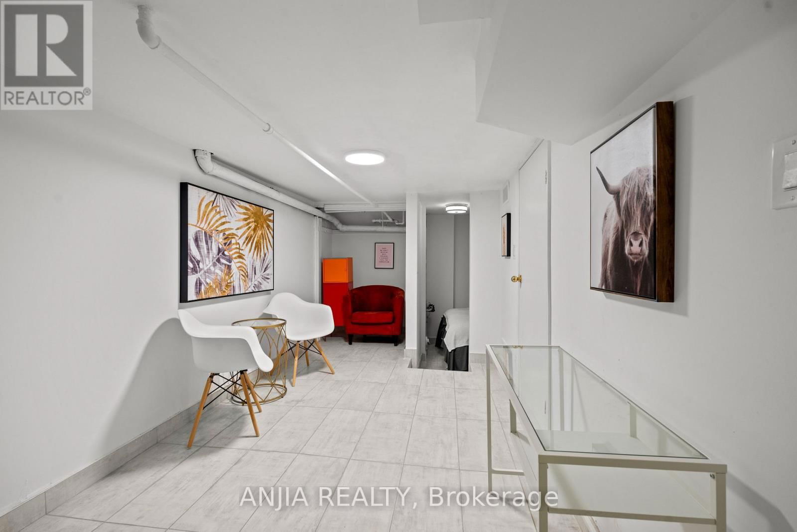 165 HOWLAND AVENUE Image 25
