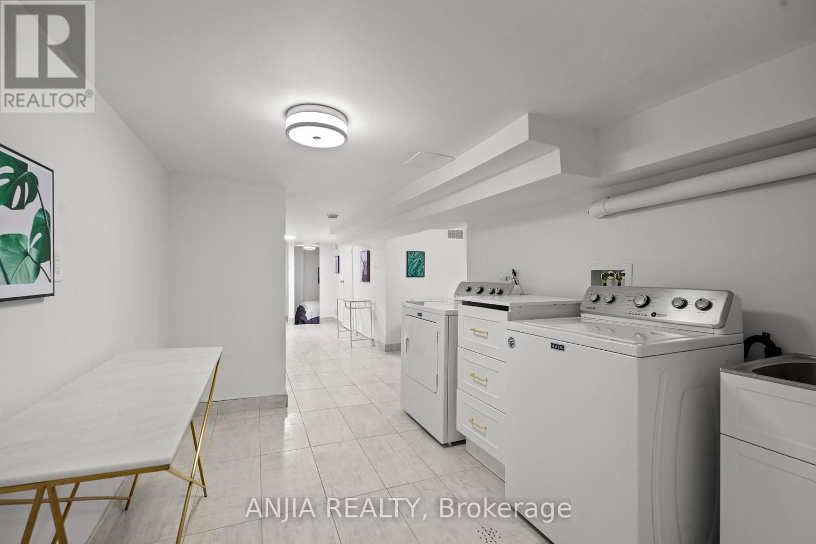 165 HOWLAND AVENUE Image 26
